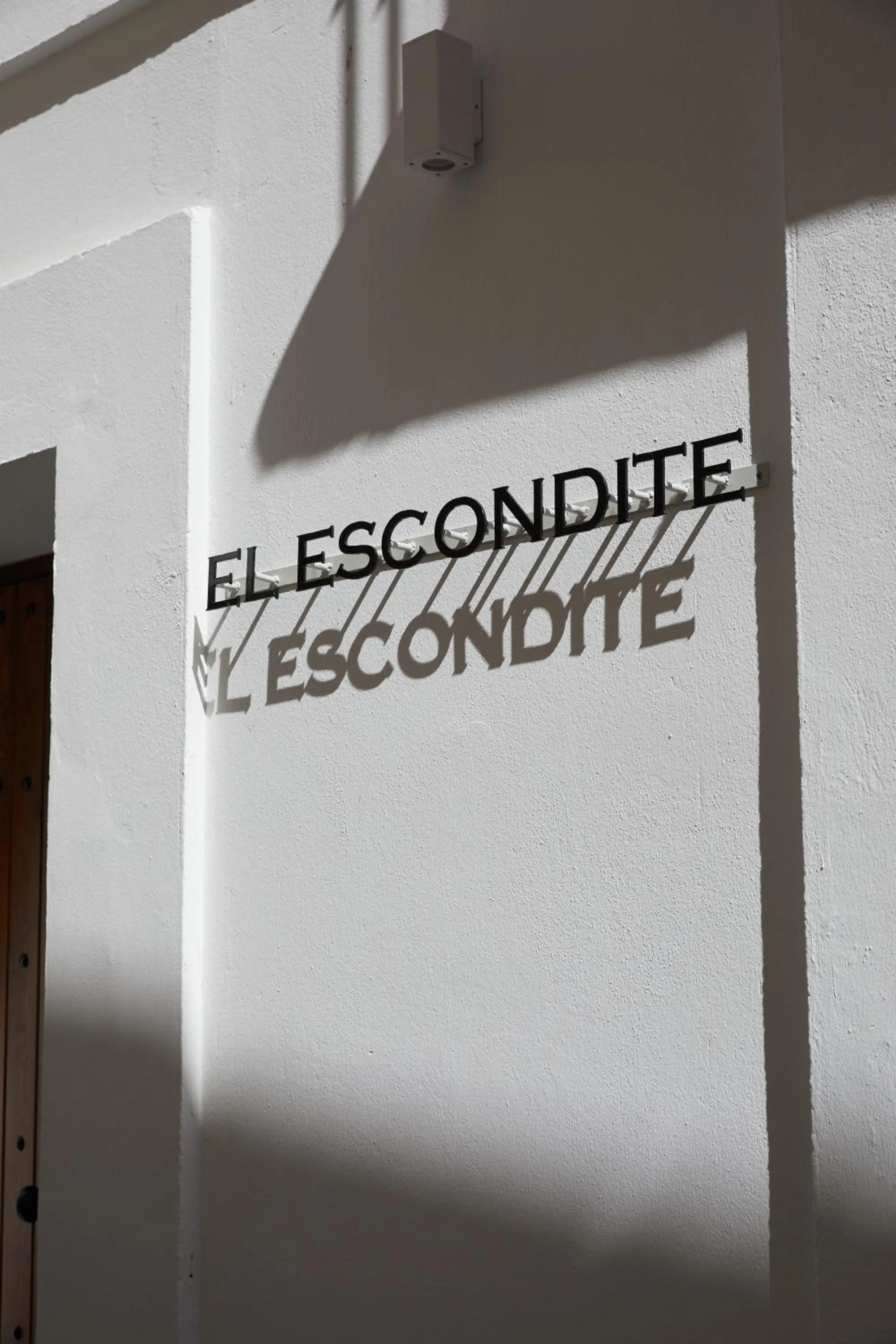 Property Logo/Sign in El Escondite Tarifa
