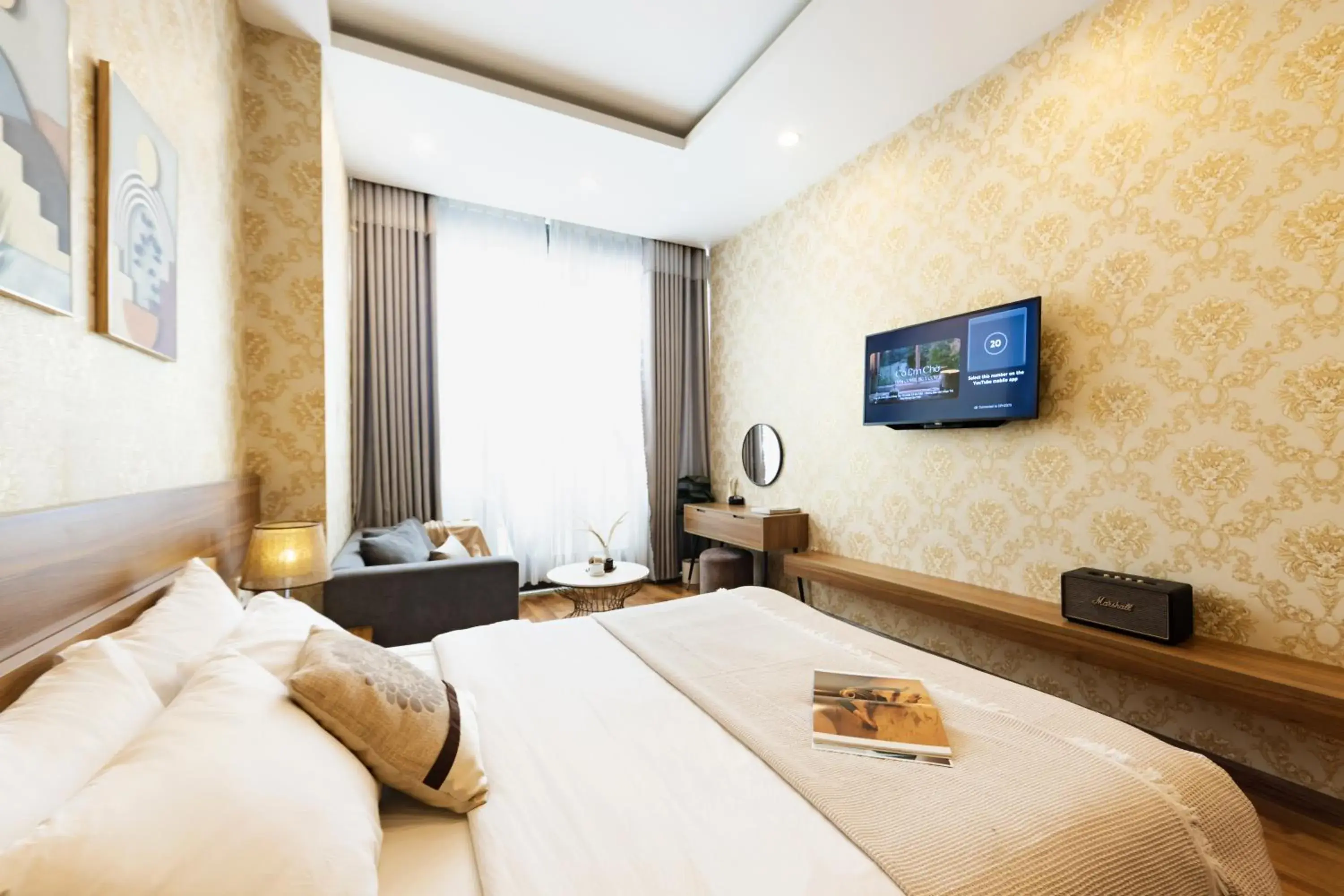 Deluxe King Room in TTR Vincent Hotel Deluxe King Room in TTR Vincent Hotel