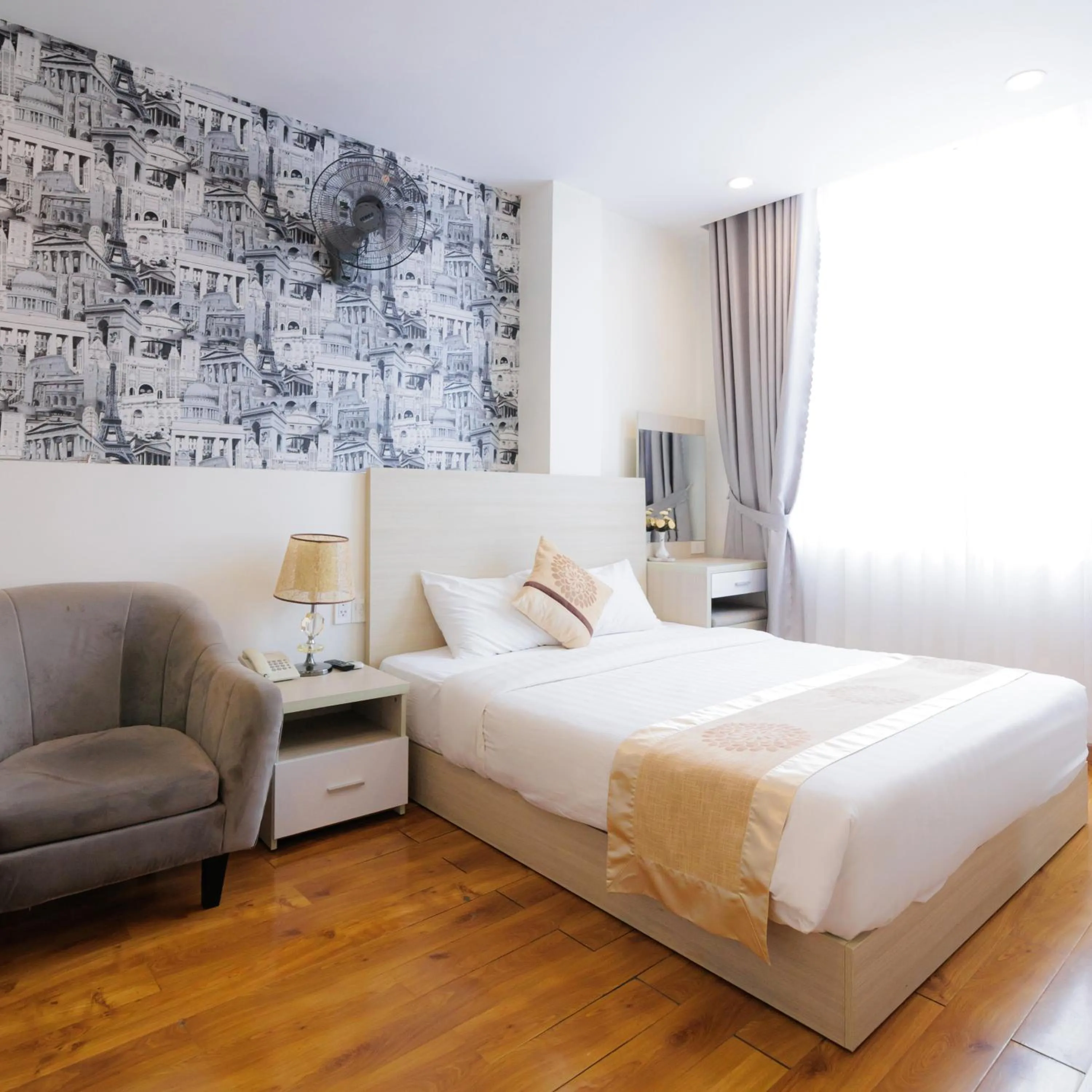 Superior Queen Room in TTR Vincent Hotel