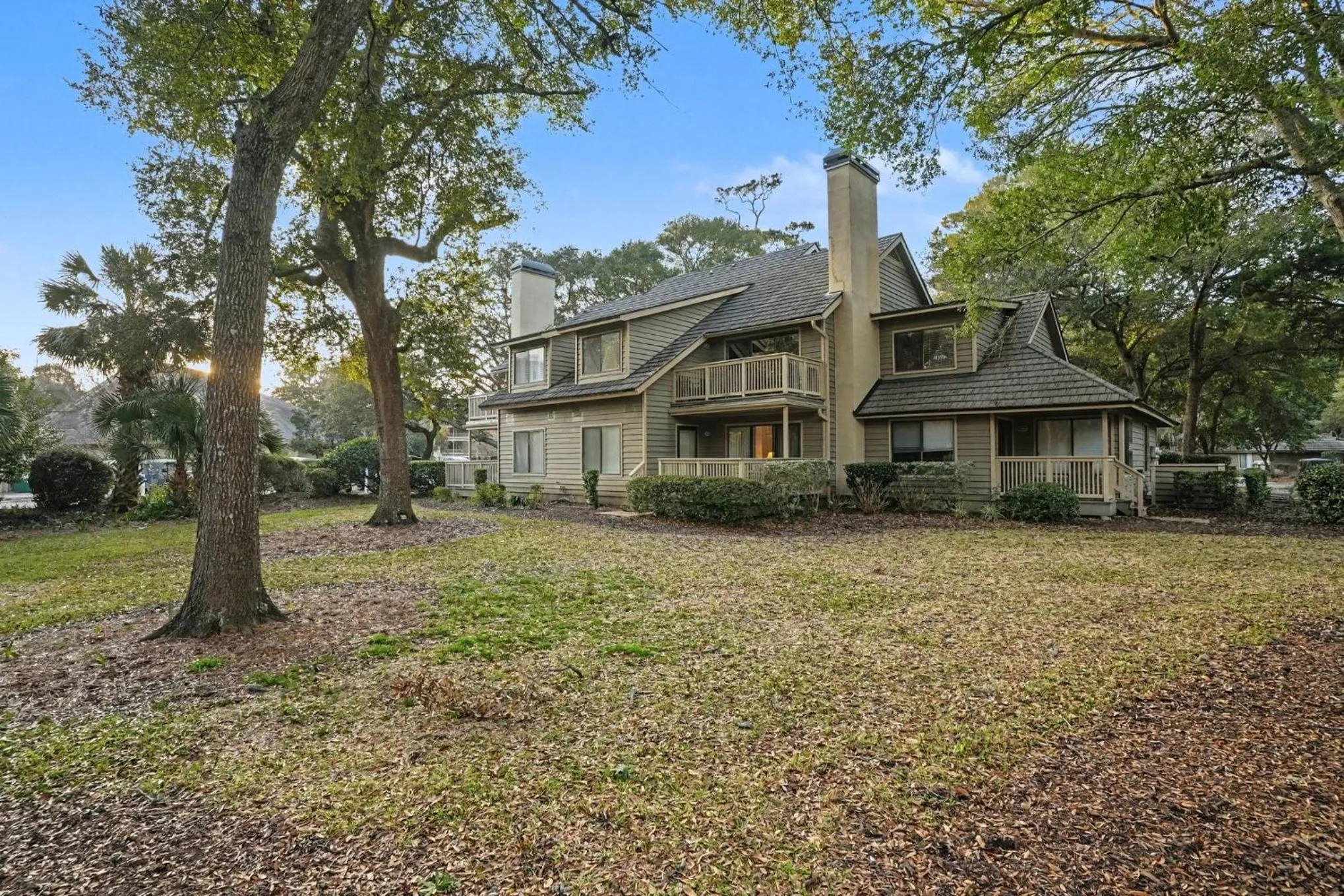 Updated 3 bedroom, 3 bathroom villa, 13D Richmond Park villa