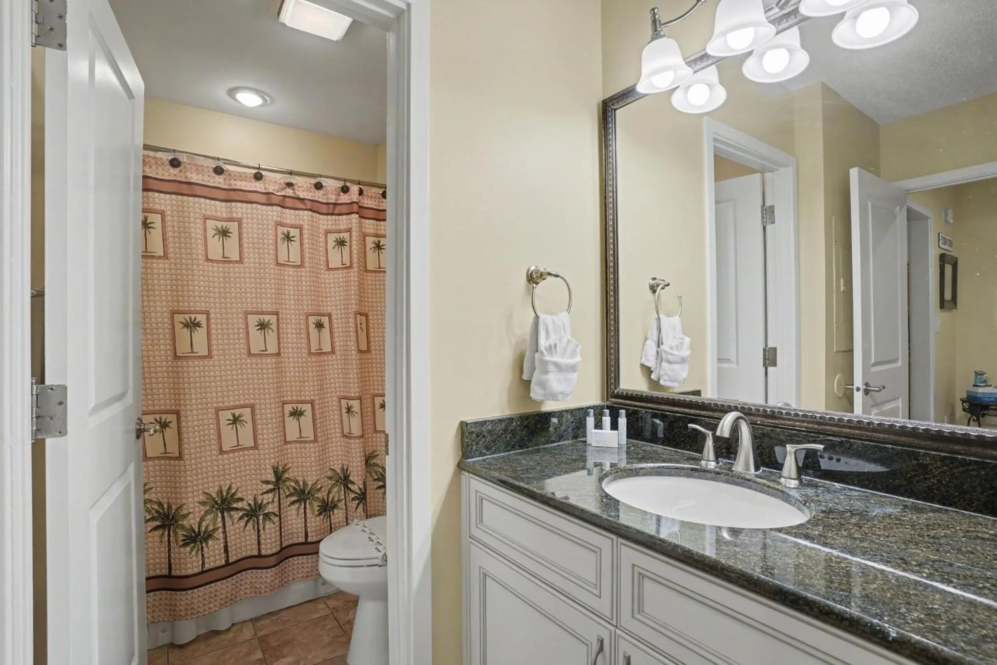 Updated 3 bedroom, 3 bathroom villa, 13D Richmond Park villa