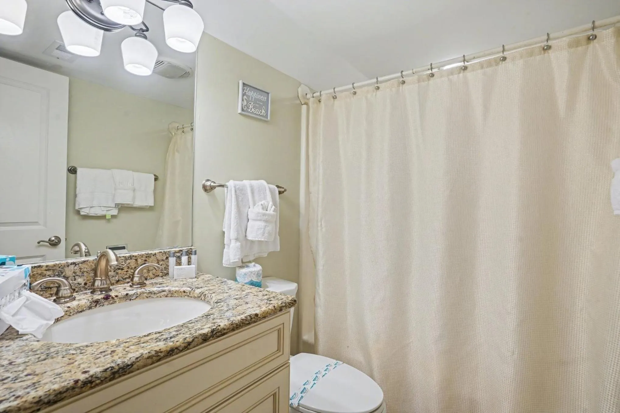 Updated 3 bedroom, 3 bathroom villa, 13D Richmond Park villa