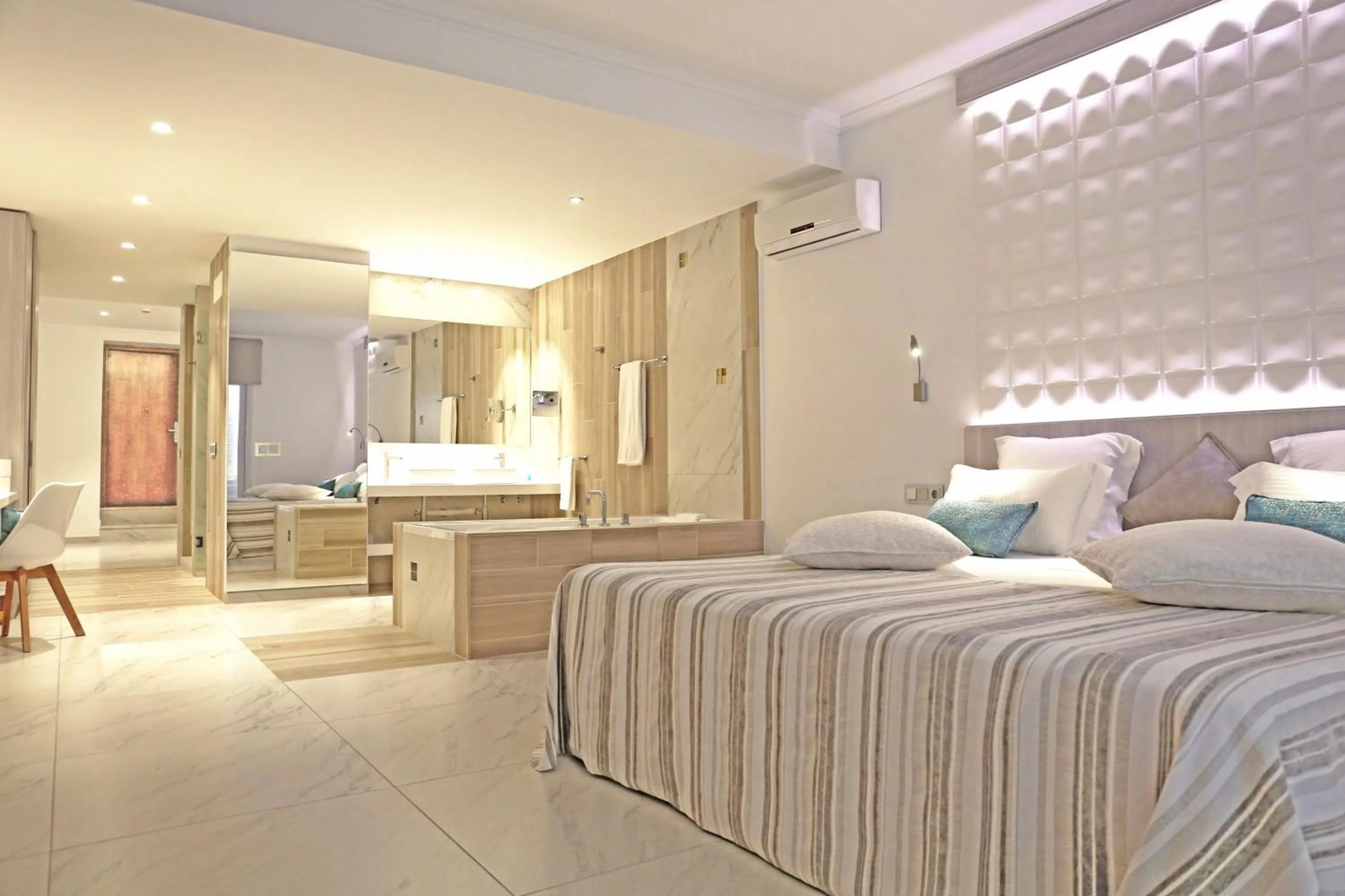 Photo of the whole room, Bed in Hotel Vistabella