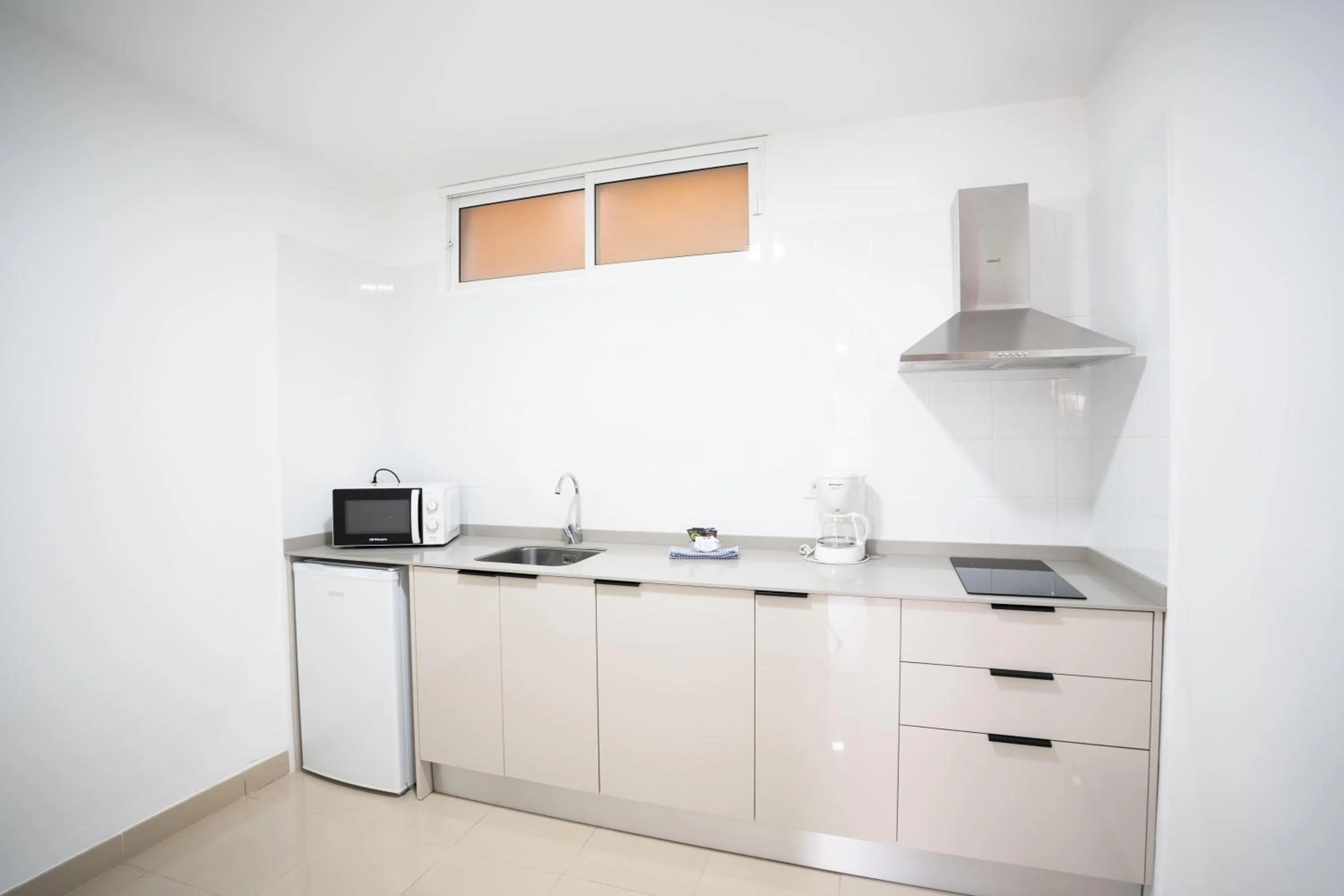 Kitchen or kitchenette in Coral La Quinta Park Suites