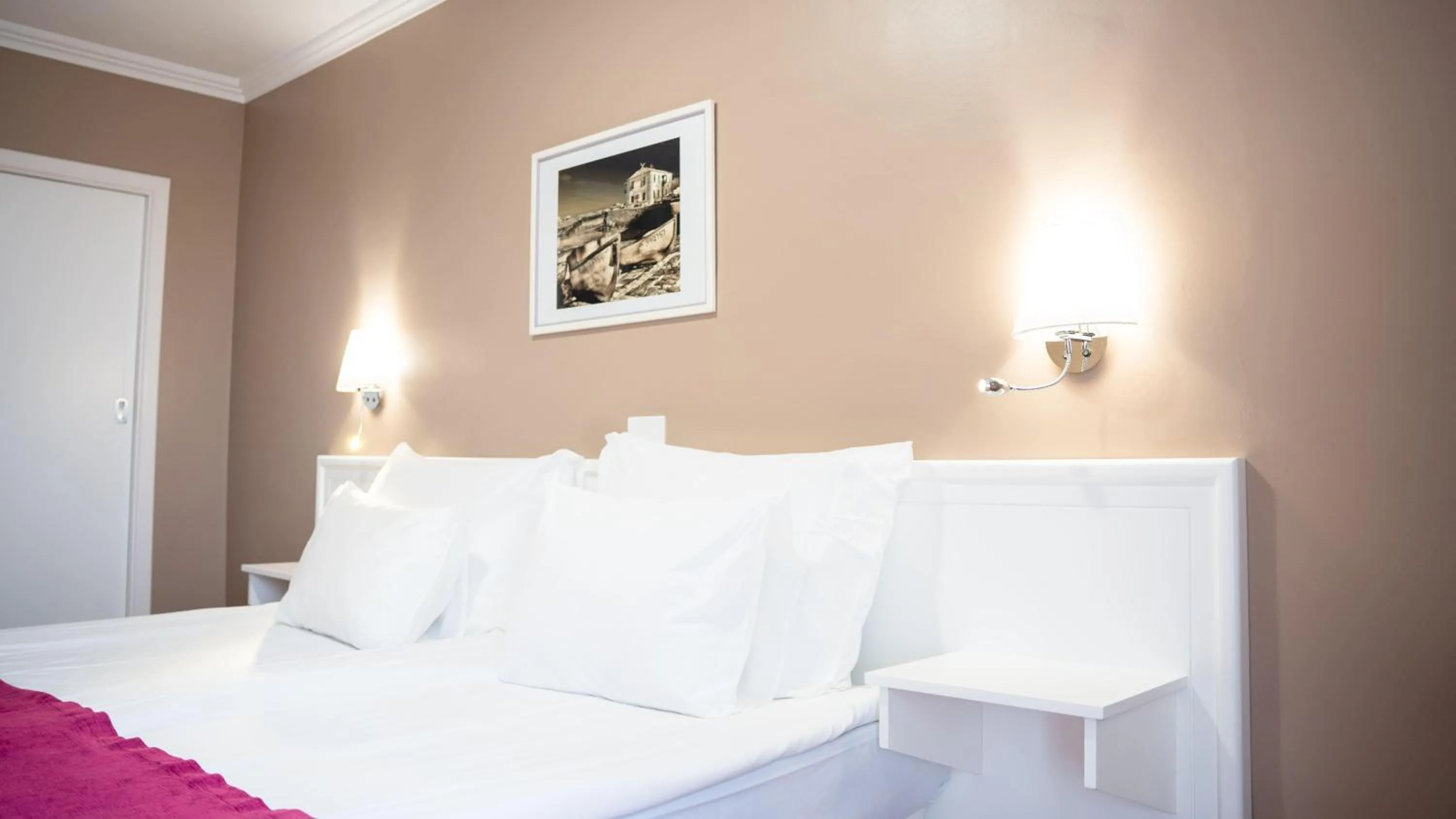 Photo of the whole room, Bed in Coral La Quinta Park Suites