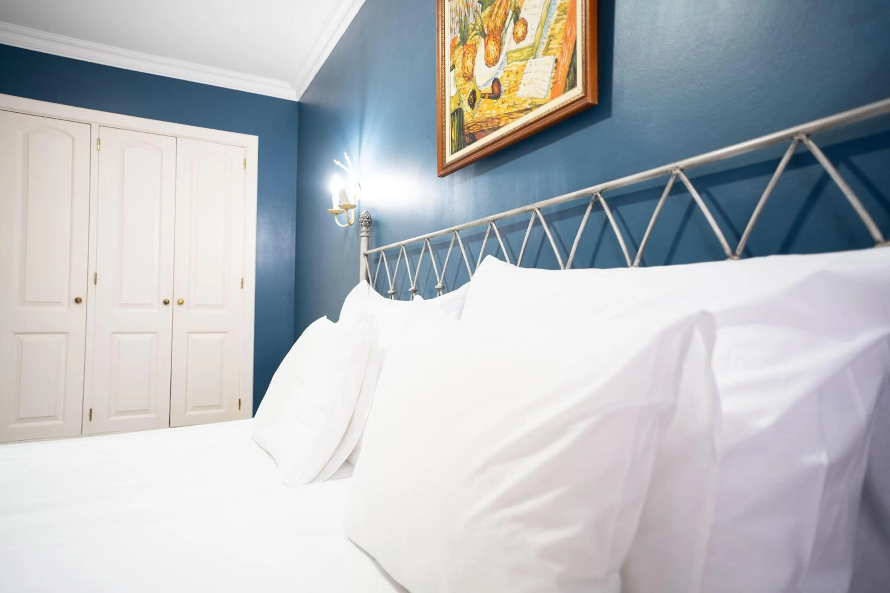 Photo of the whole room, Bed in Coral La Quinta Park Suites