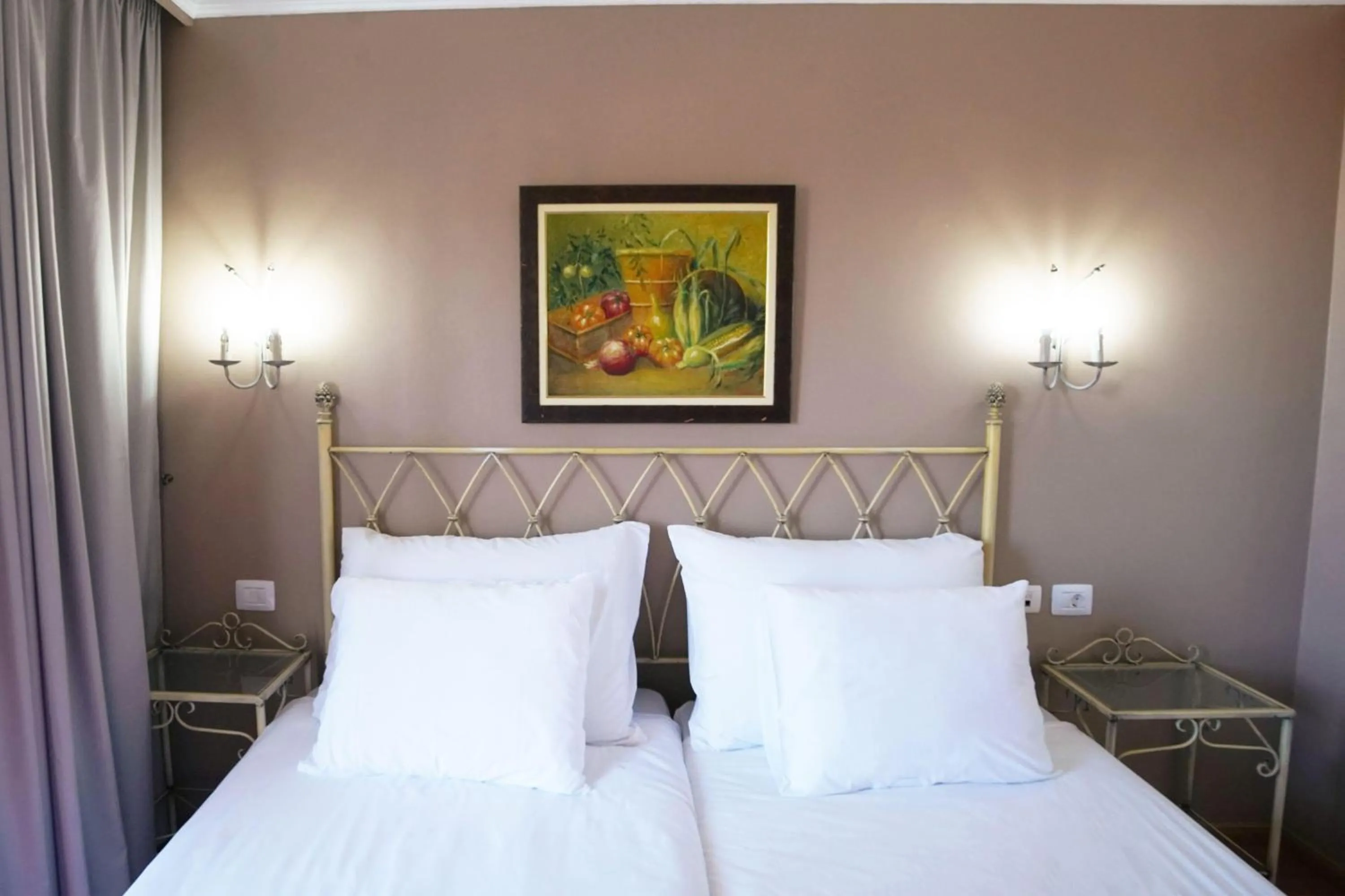 Photo of the whole room, Bed in Coral La Quinta Park Suites