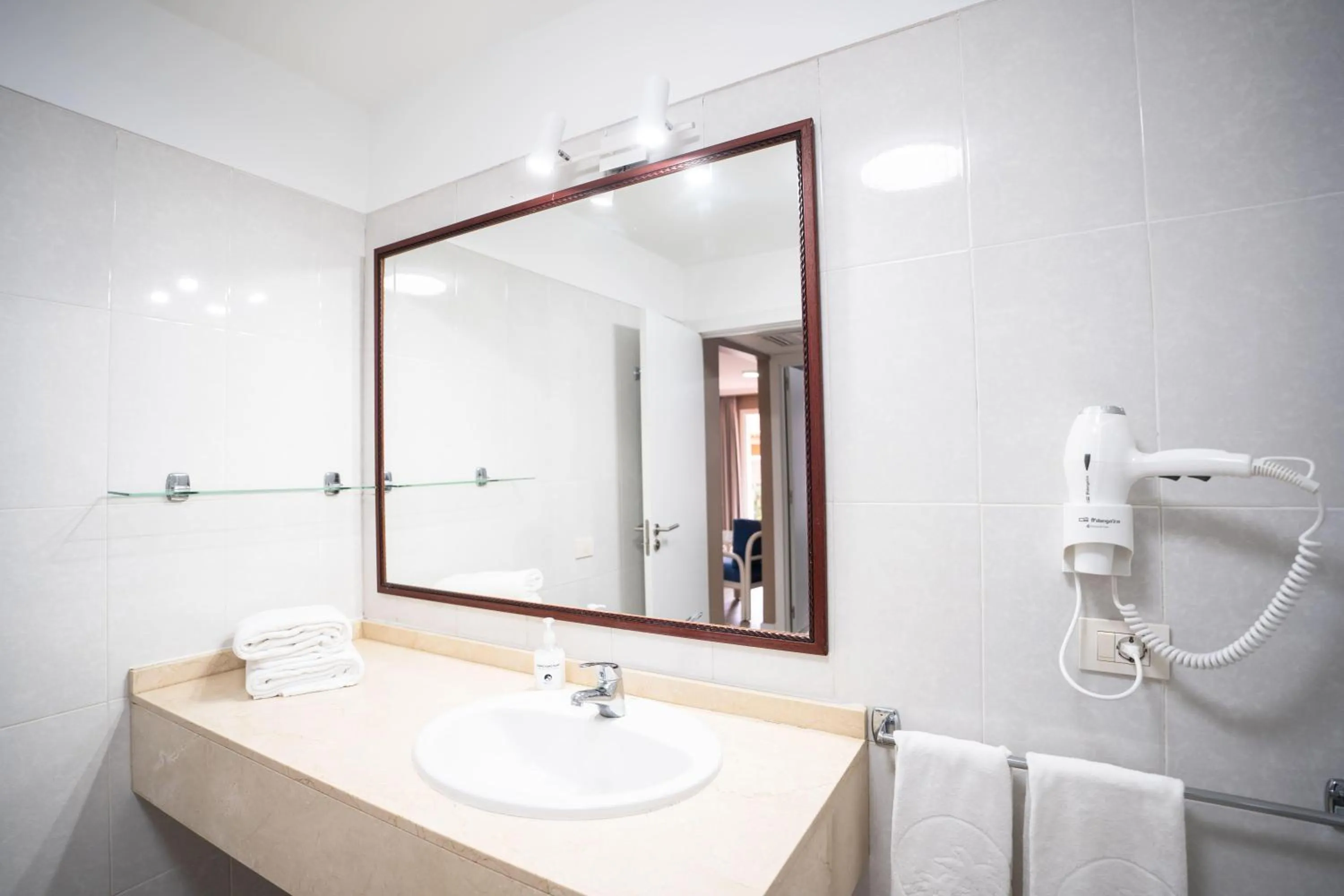 Bathroom in Coral La Quinta Park Suites