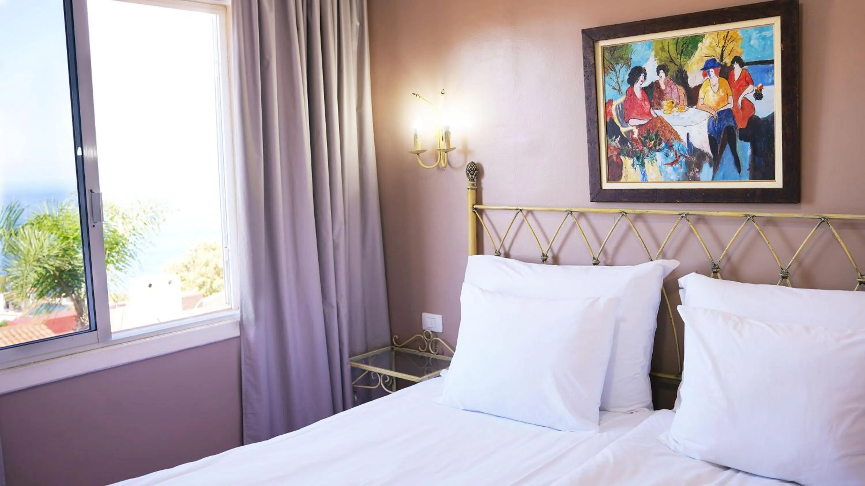 Photo of the whole room, Bed in Coral La Quinta Park Suites