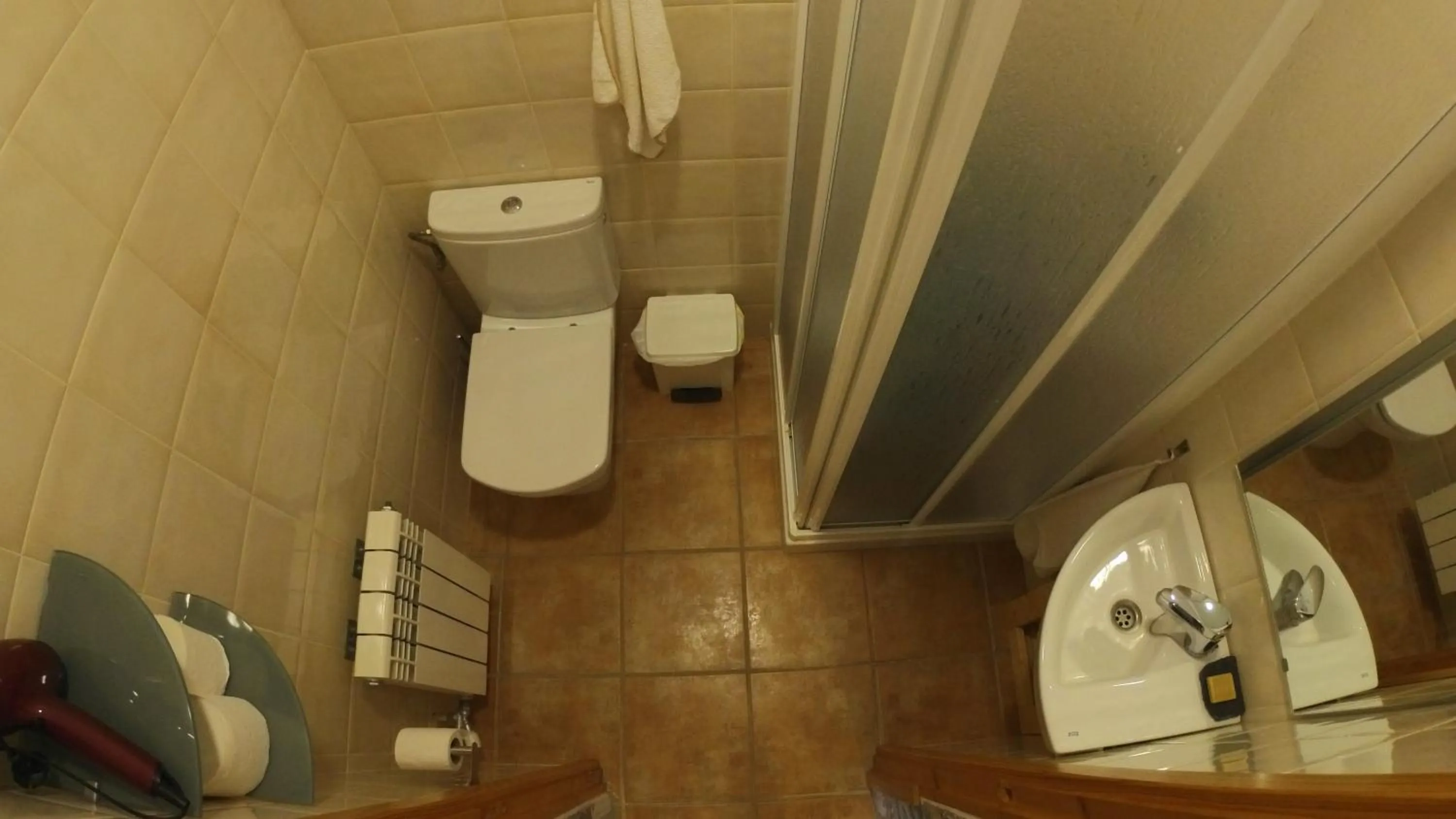 Bathroom in Castell de Ceuró. Hotel Rural