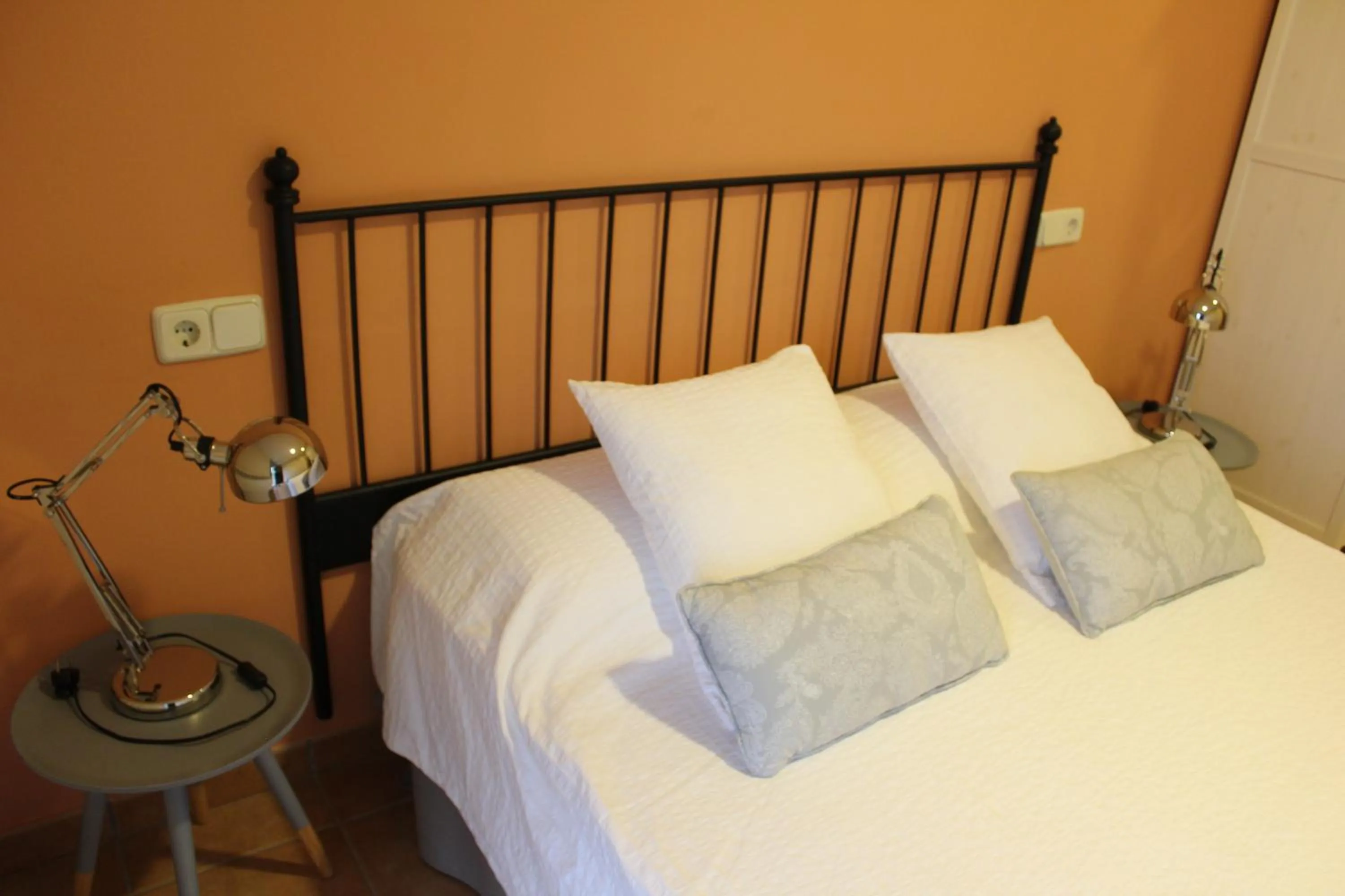 Bed in Castell de Ceuró. Hotel Rural