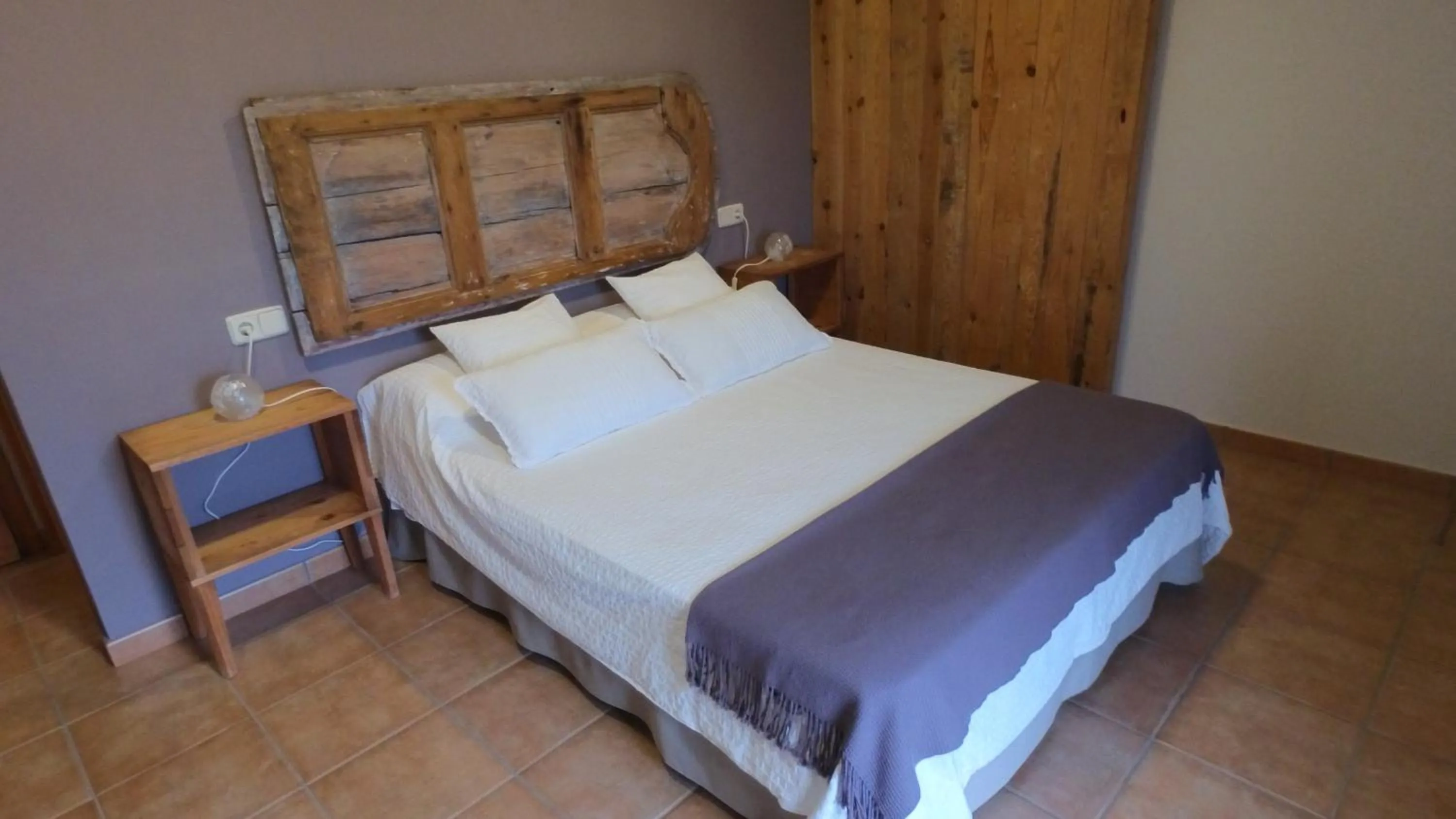 Photo of the whole room, Bed in Castell de Ceuró. Hotel Rural