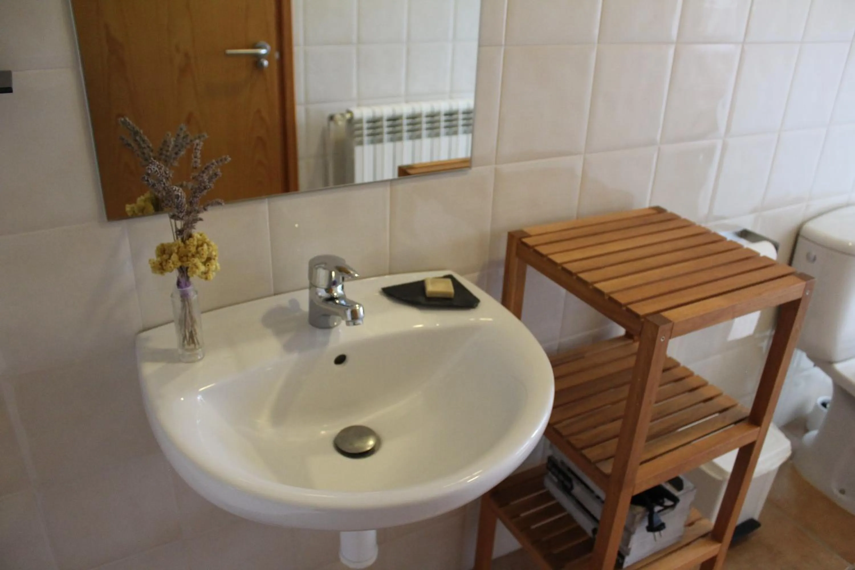 Bathroom in Castell de Ceuró. Hotel Rural