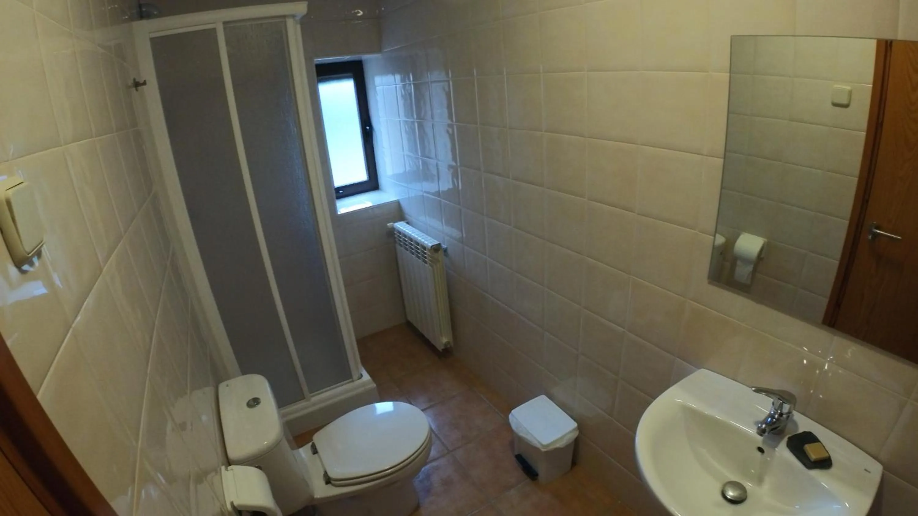 Bathroom in Castell de Ceuró. Hotel Rural