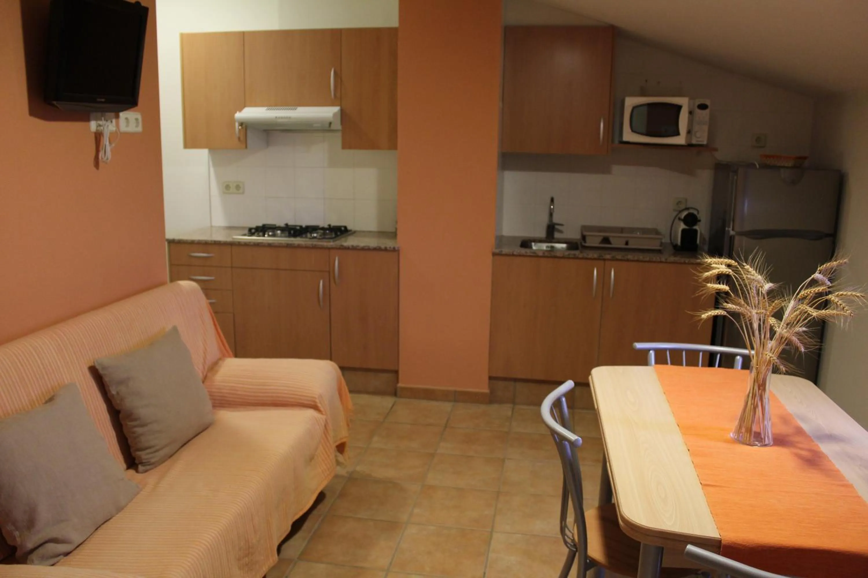 Kitchen or kitchenette in Castell de Ceuró. Hotel Rural
