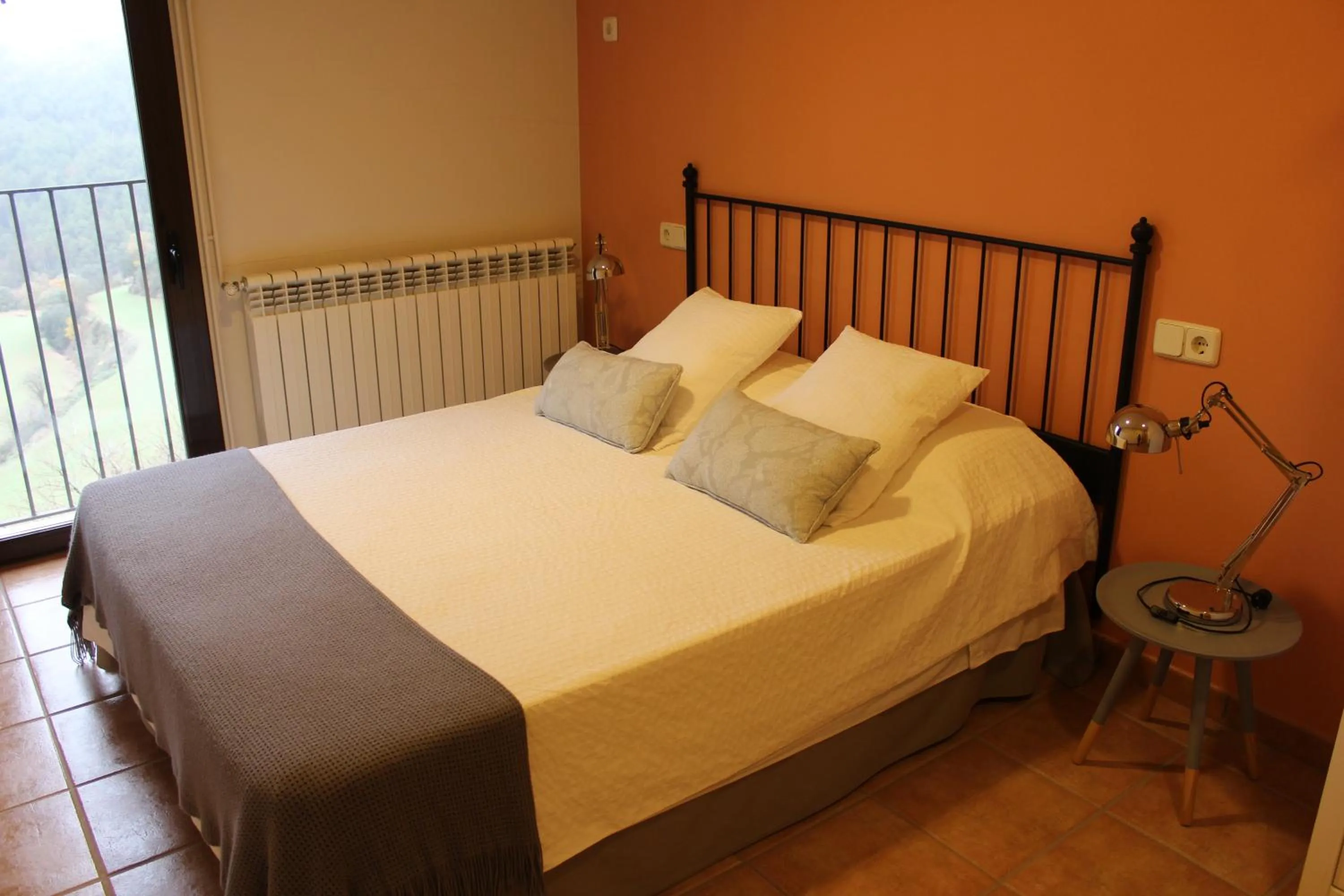 Photo of the whole room, Bed in Castell de Ceuró. Hotel Rural