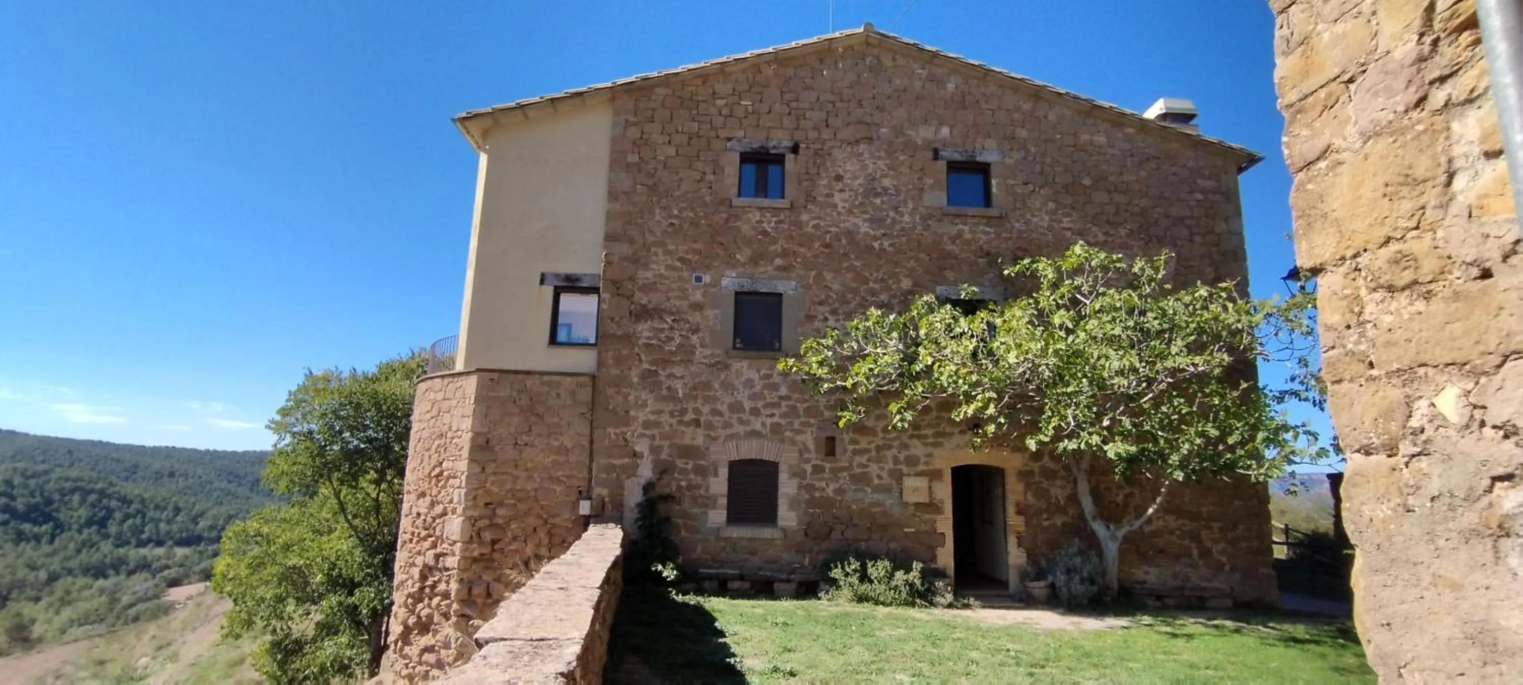 Castell de Ceuró. Hotel Rural