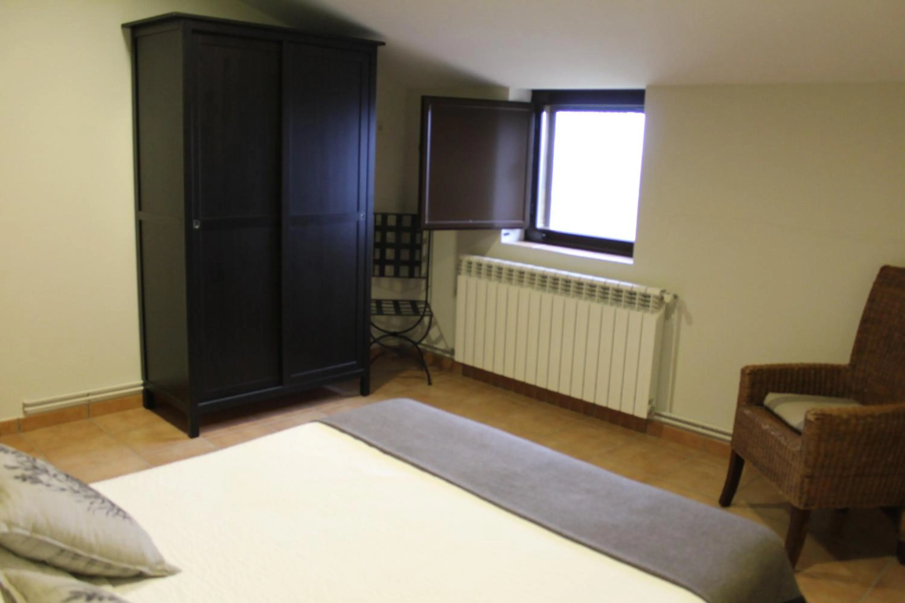 Photo of the whole room, Bed in Castell de Ceuró. Hotel Rural