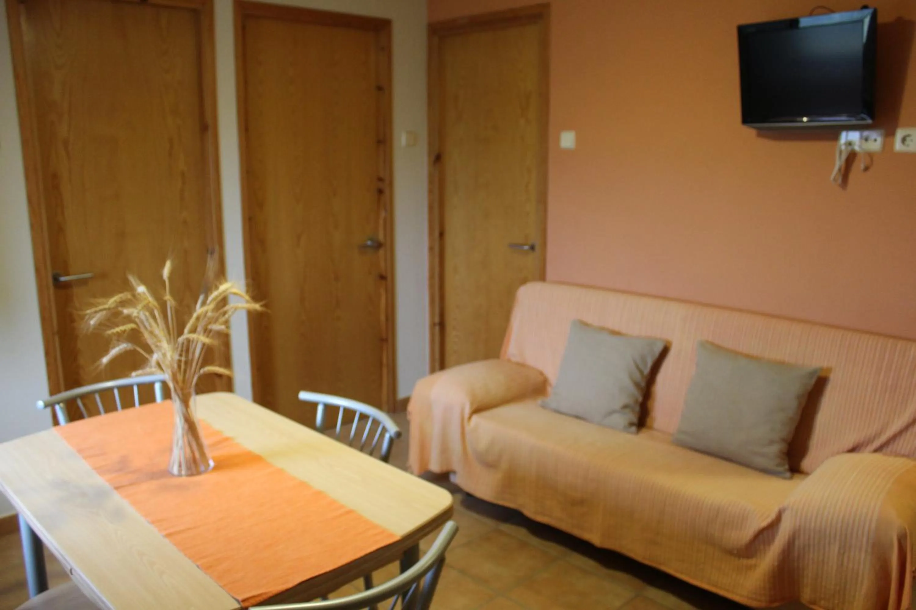 Living room in Castell de Ceuró. Hotel Rural