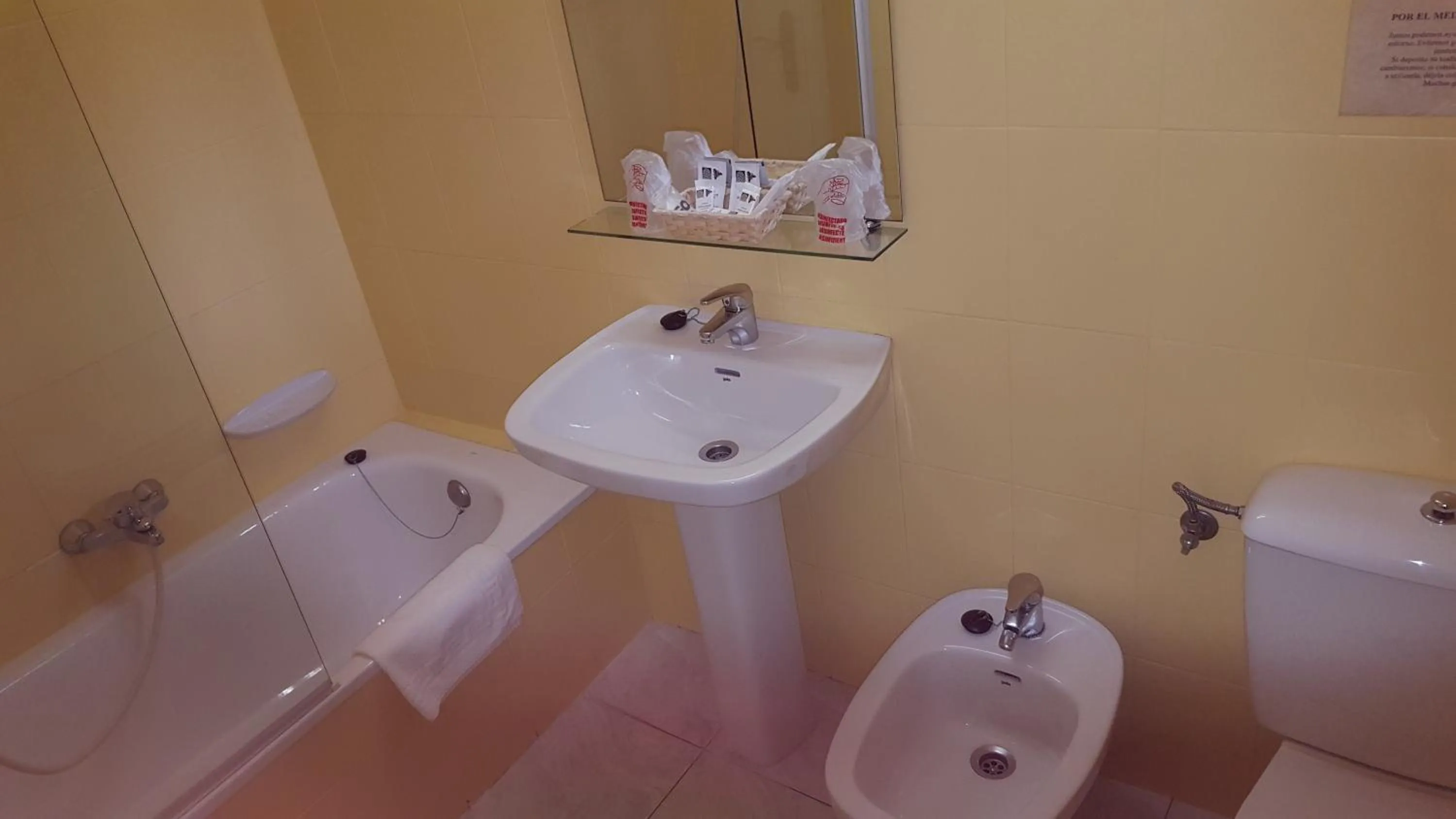 Bathroom in Los Acebos Cangas