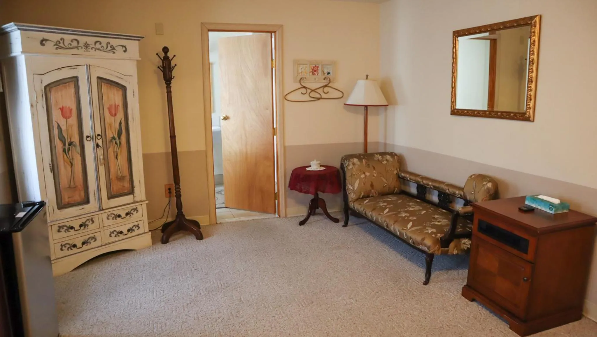 Seating area in Mountain Creek Tavern