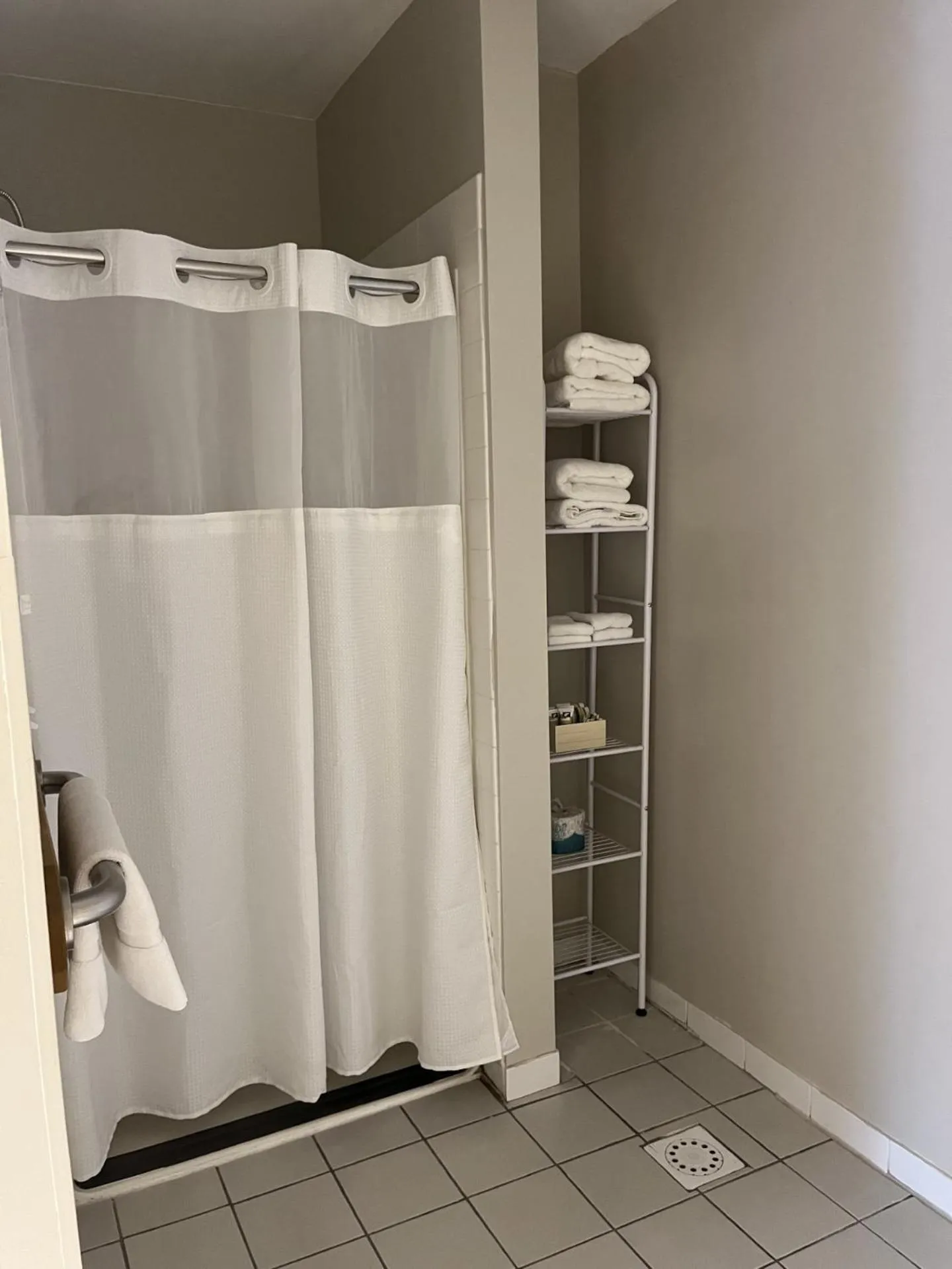 Shower in Mountain Creek Tavern