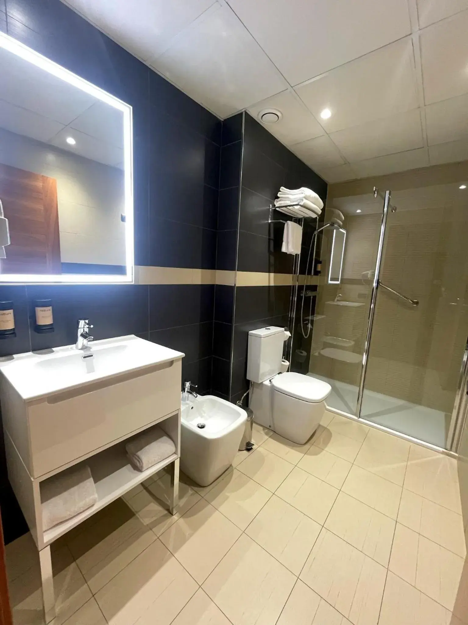 One-Bedroom Apartment with Balcony in Hotel Apartamentos San Fermín Pamplona One-Bedroom Apartment with Balcony in Hotel Apartamentos San Fermín Pamplona