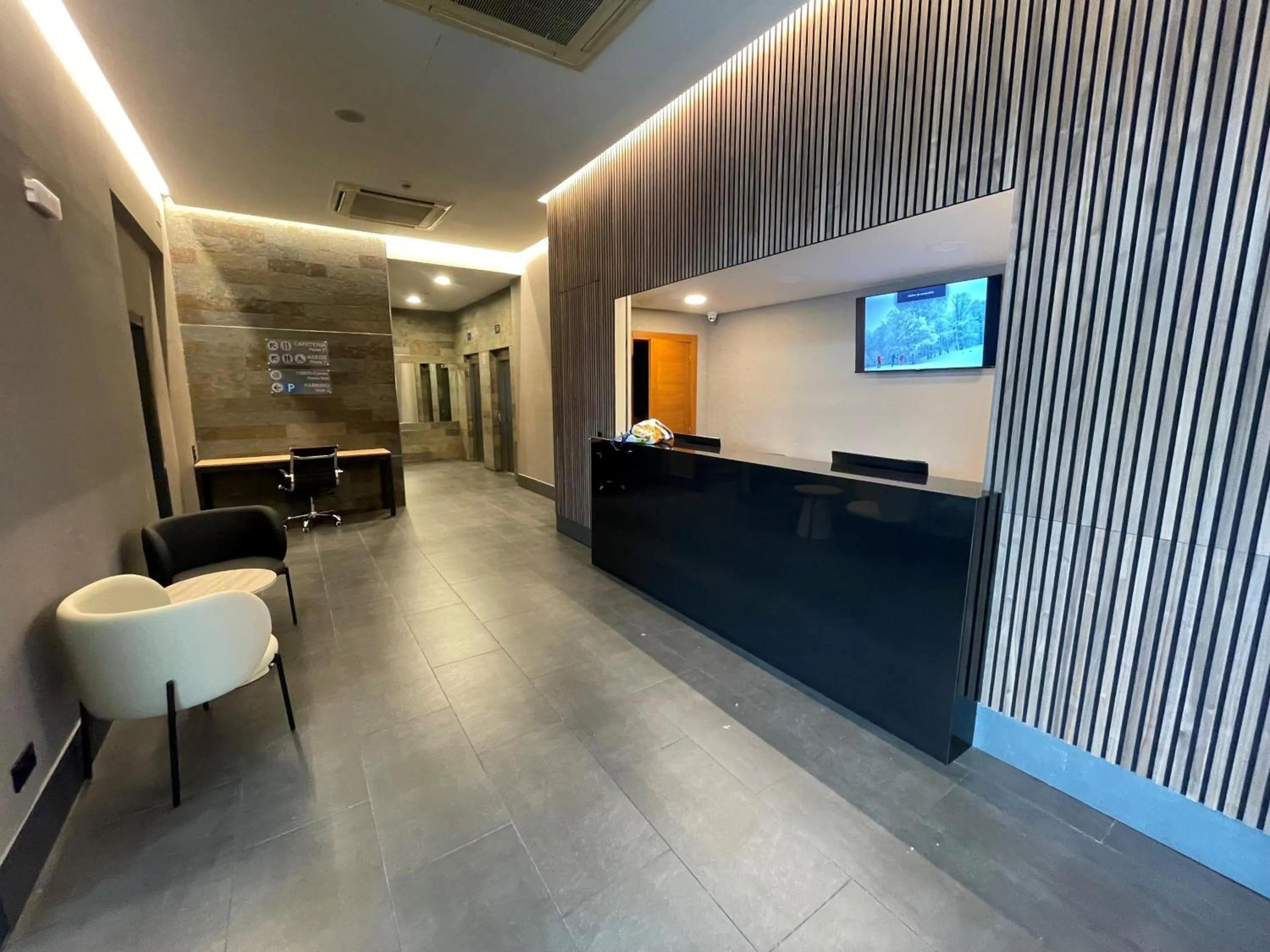 Lobby or reception in Hotel Apartamentos San Fermín Pamplona