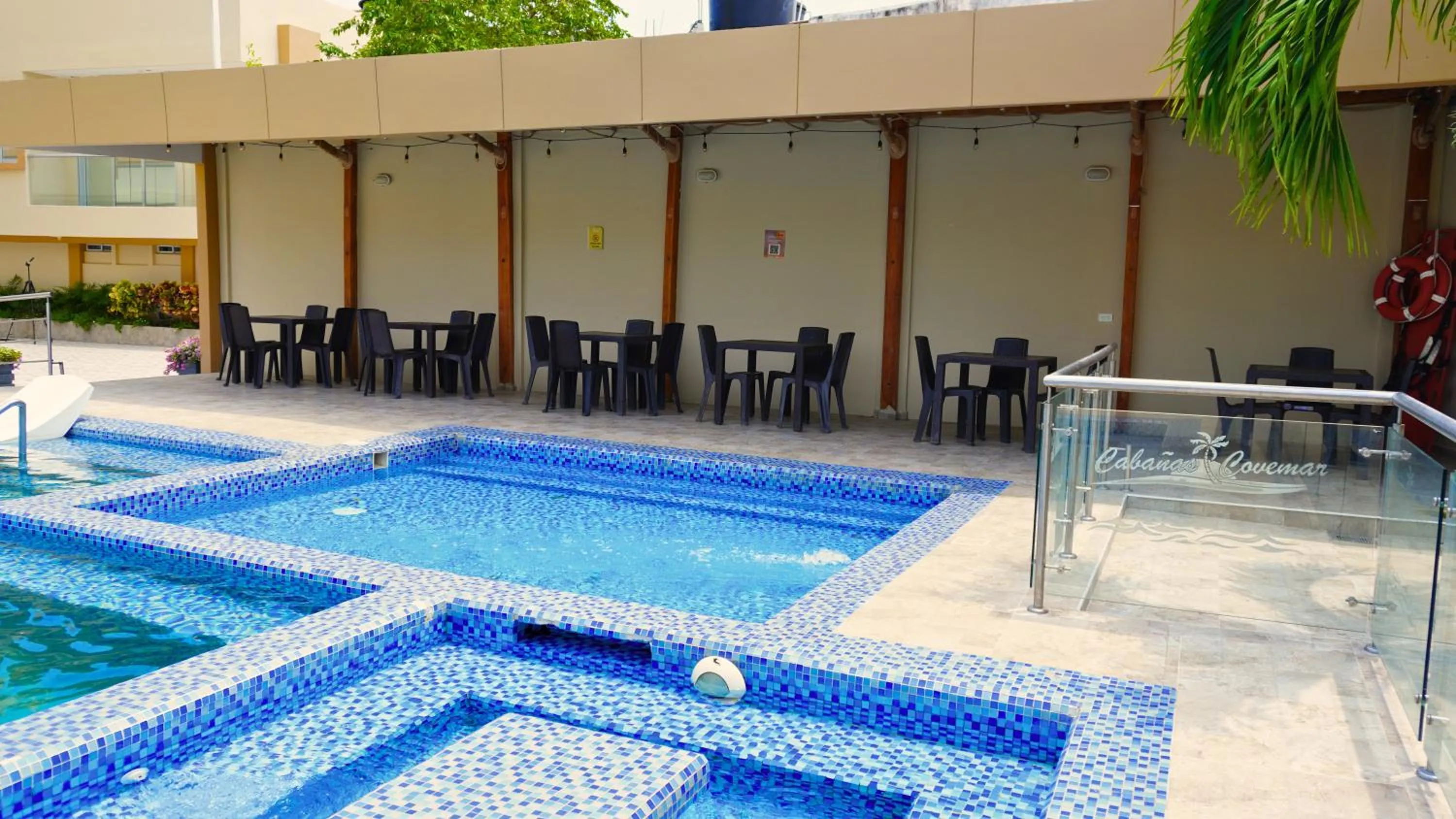 Swimming pool in Hotel y Cabañas Covemar