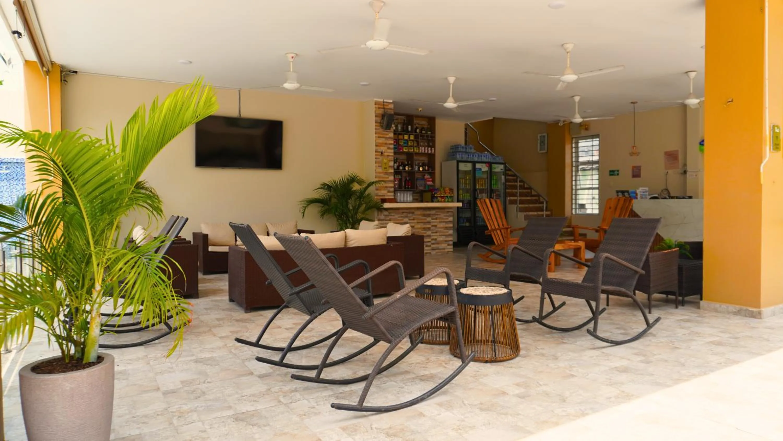 Communal lounge/ TV room in Hotel y Cabañas Covemar