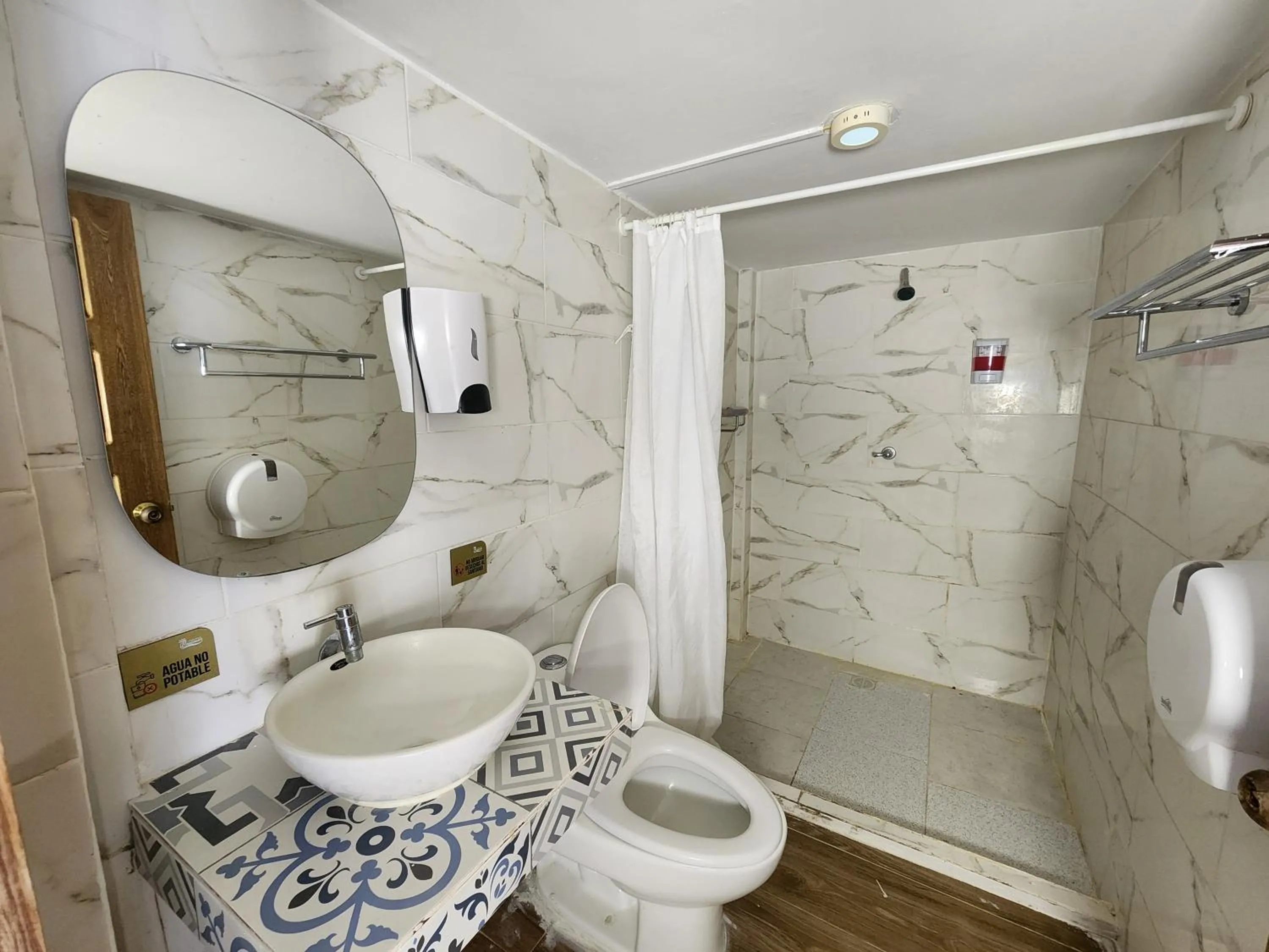 Shower in Hotel y Cabañas Covemar