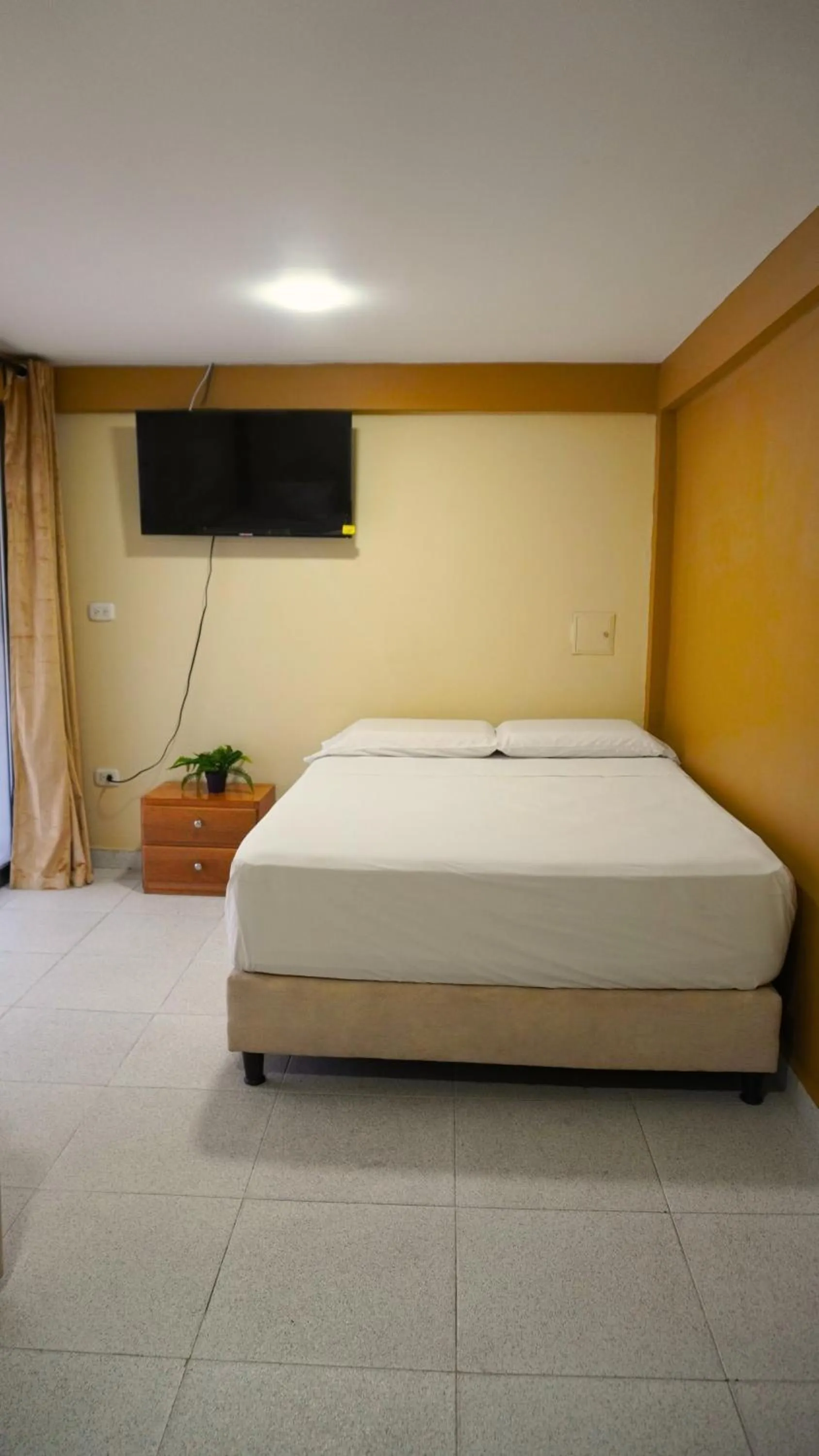 Bedroom, Bed in Hotel y Cabañas Covemar