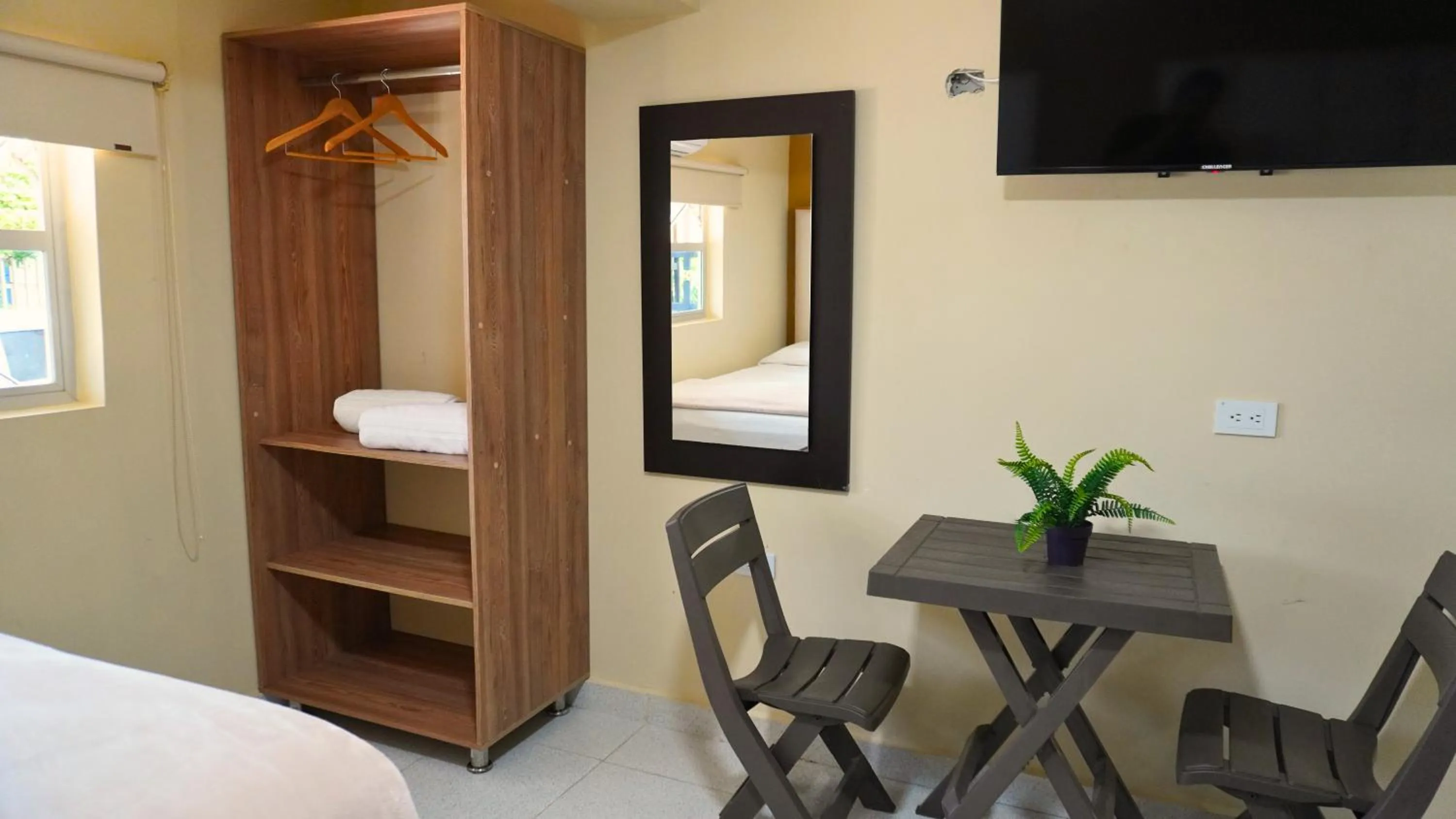 Seating area, Bed in Hotel y Cabañas Covemar