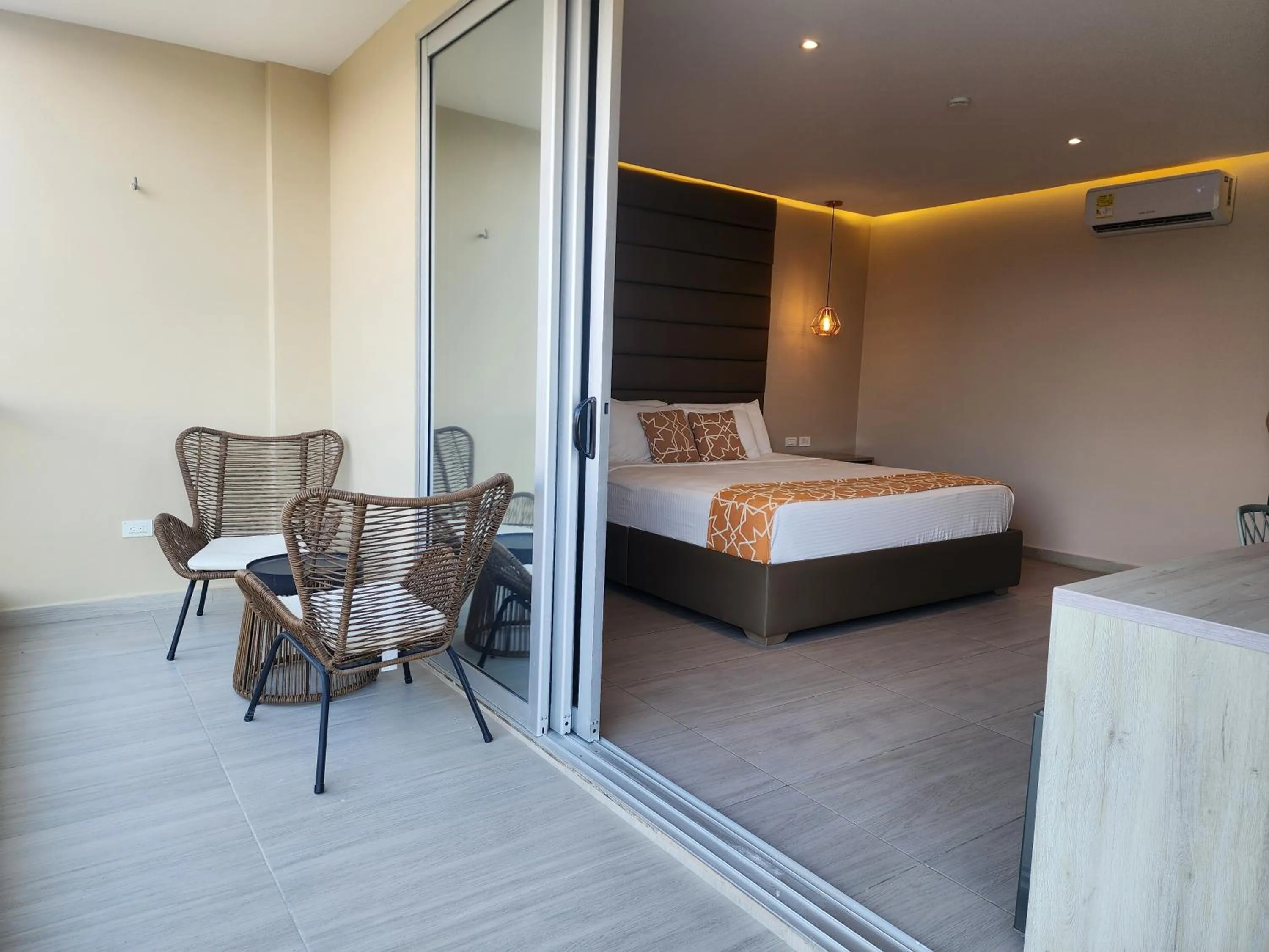 Bedroom, Bed in Hotel y Cabañas Covemar