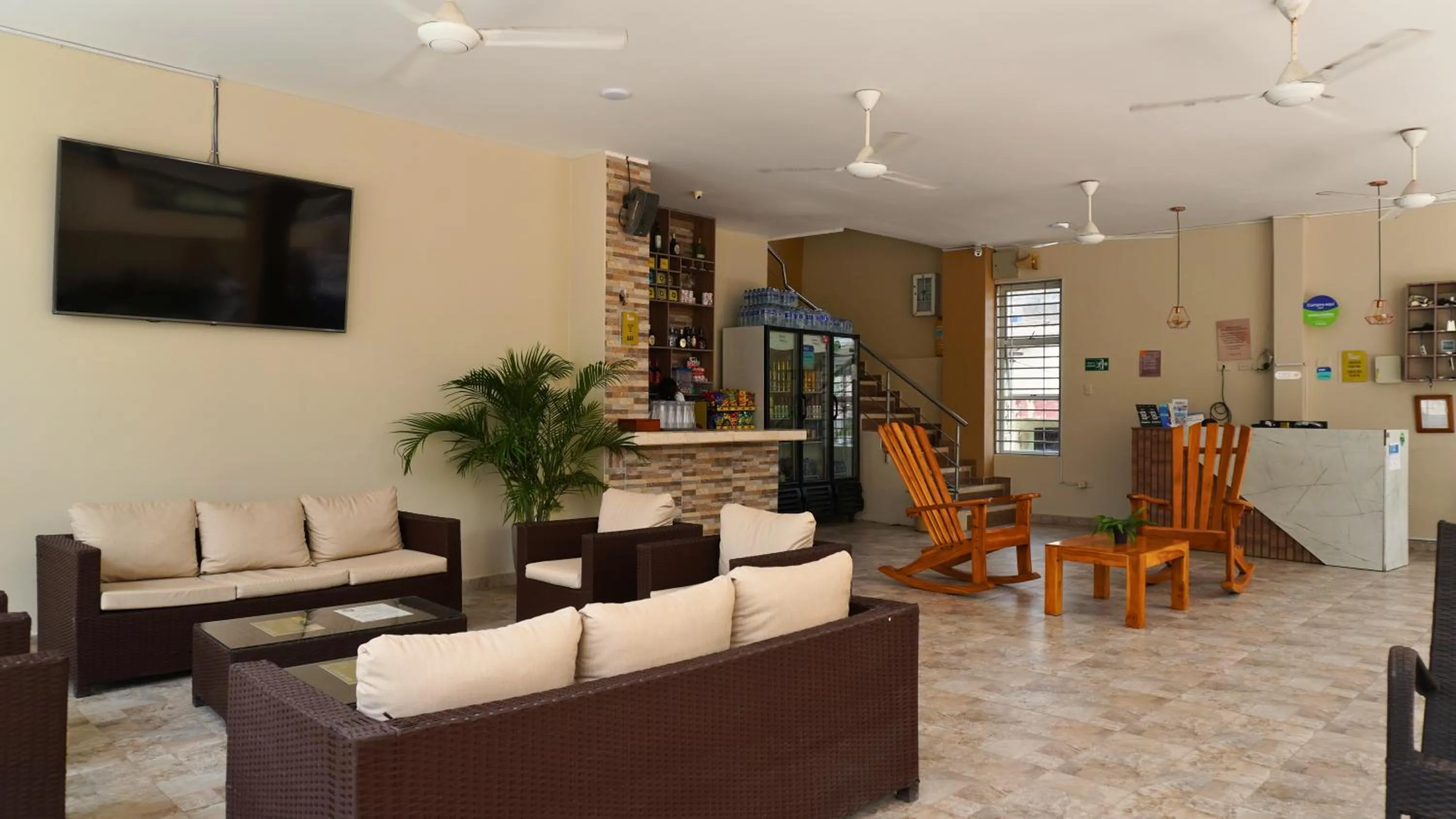 Communal lounge/ TV room in Hotel y Cabañas Covemar