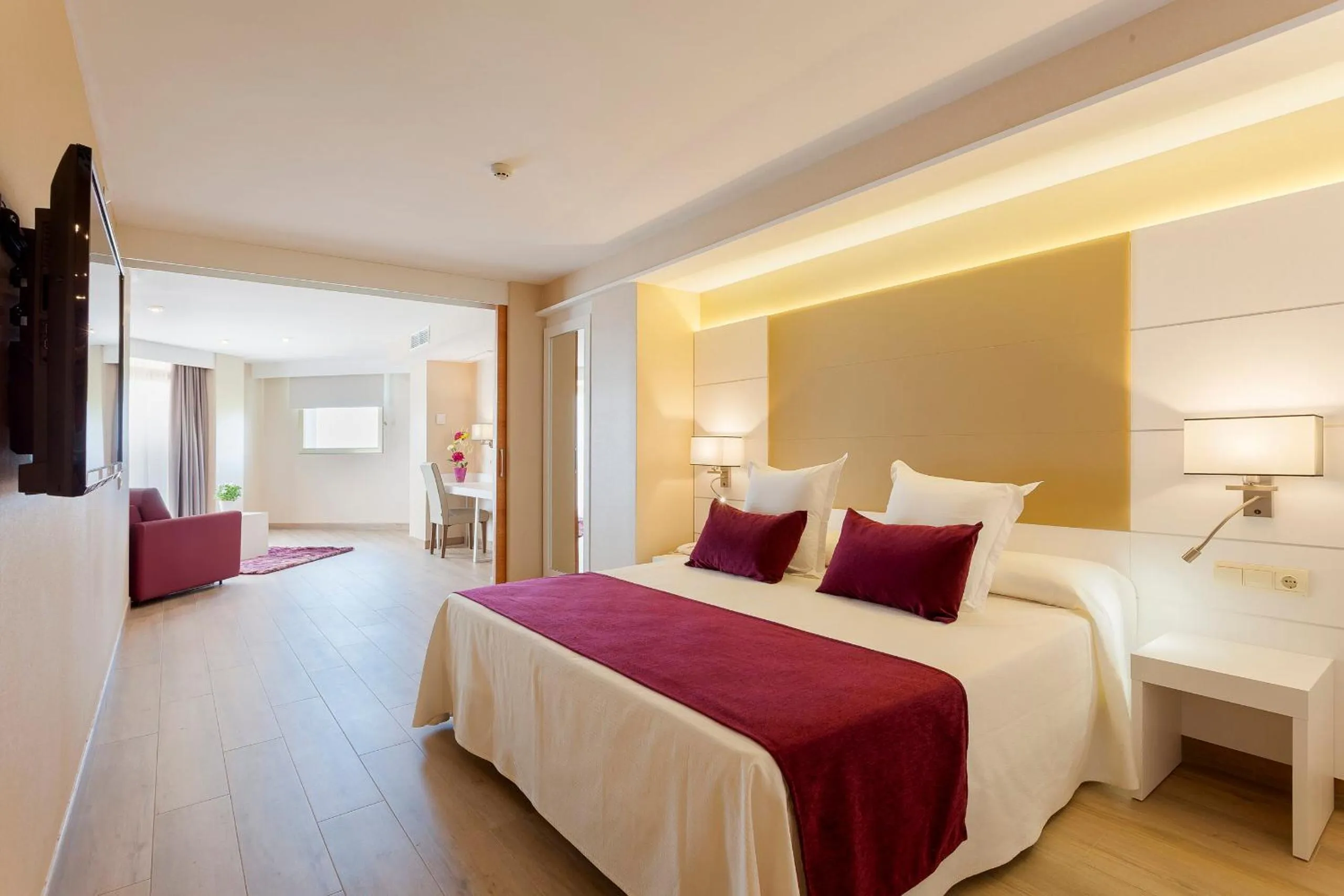 Bed in Hotel Beverly Park & Spa