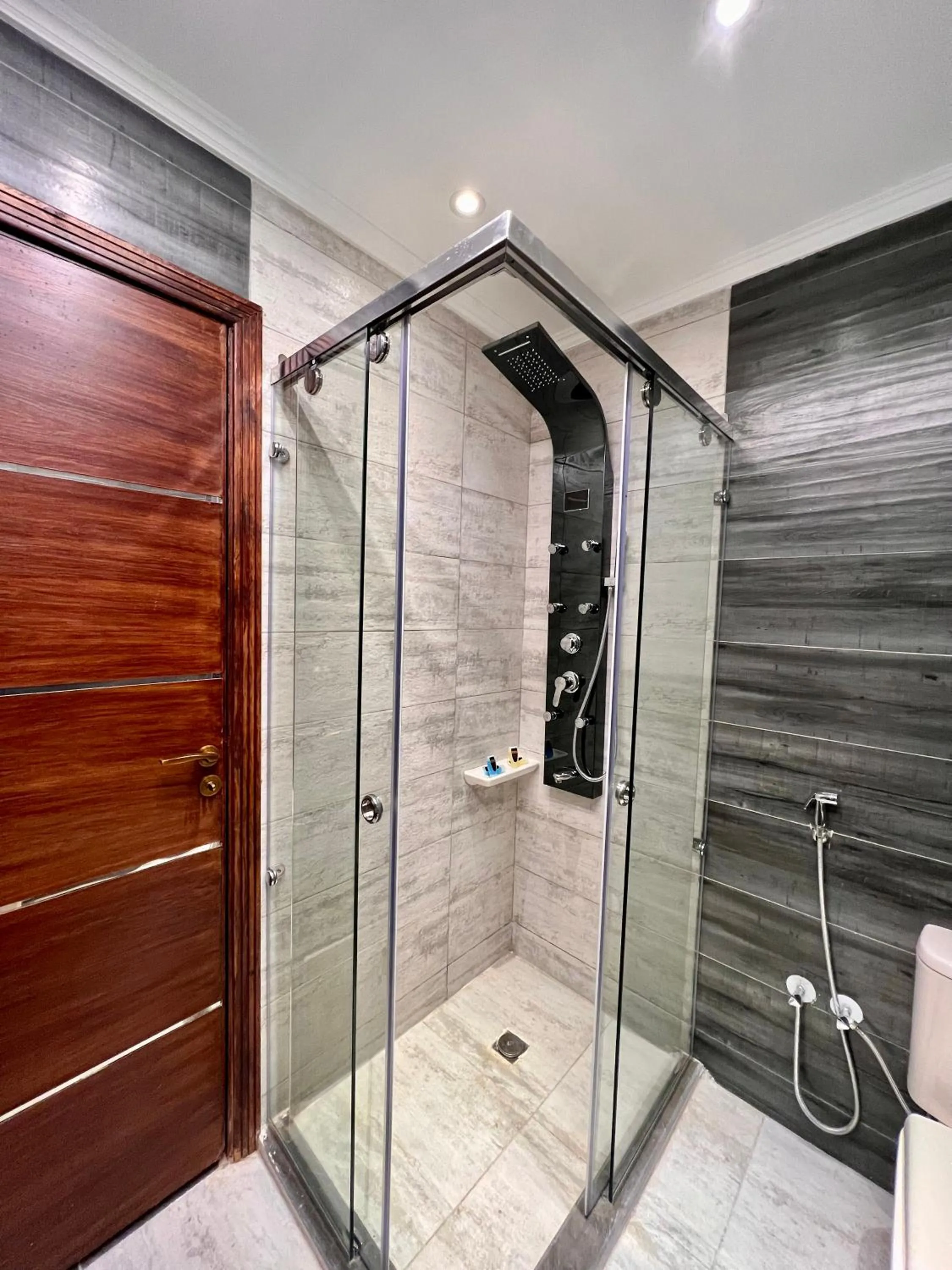 Bathroom in New Museum Guest House, Pyramids View