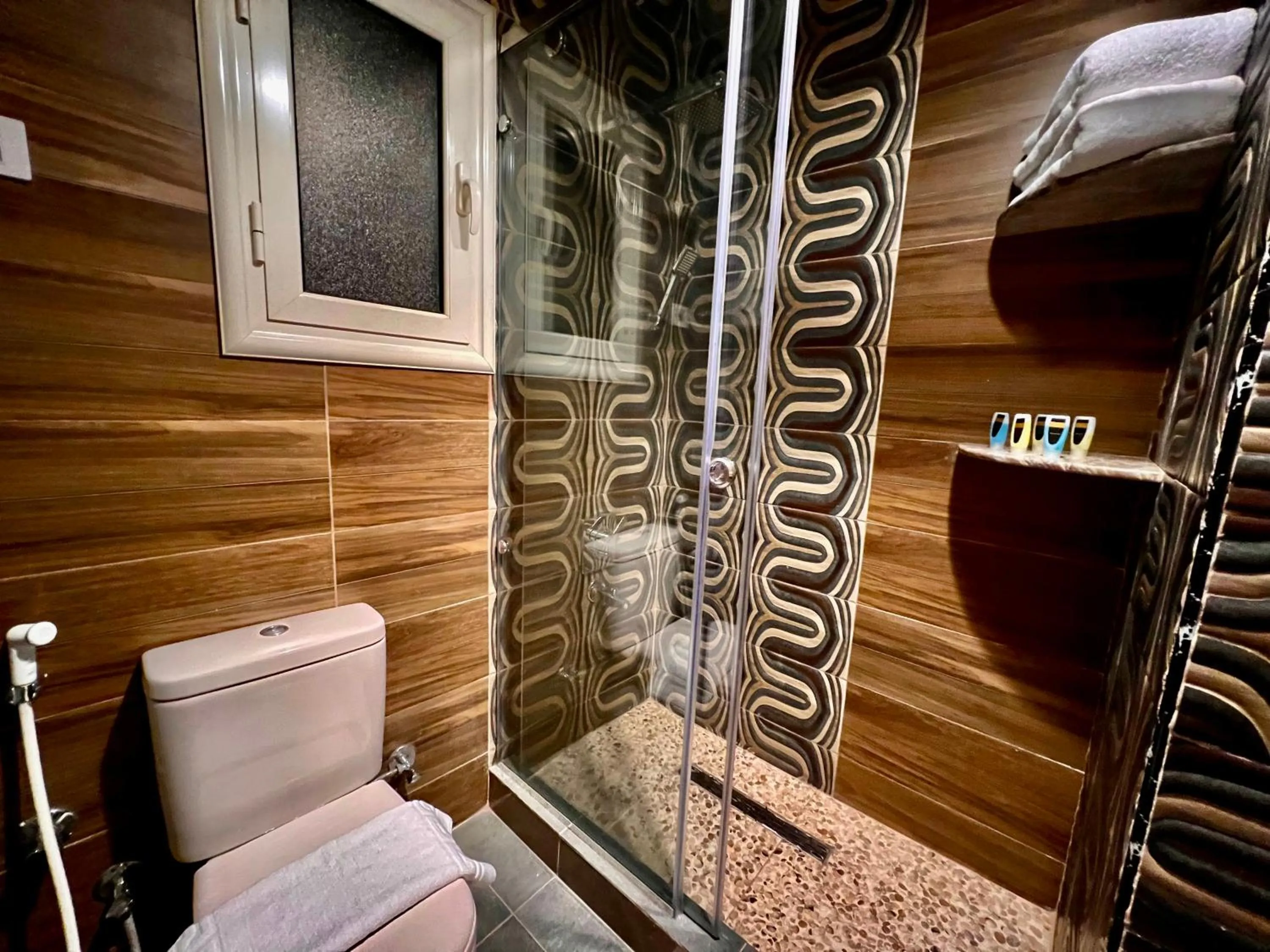 Bathroom in New Museum Guest House, Pyramids View