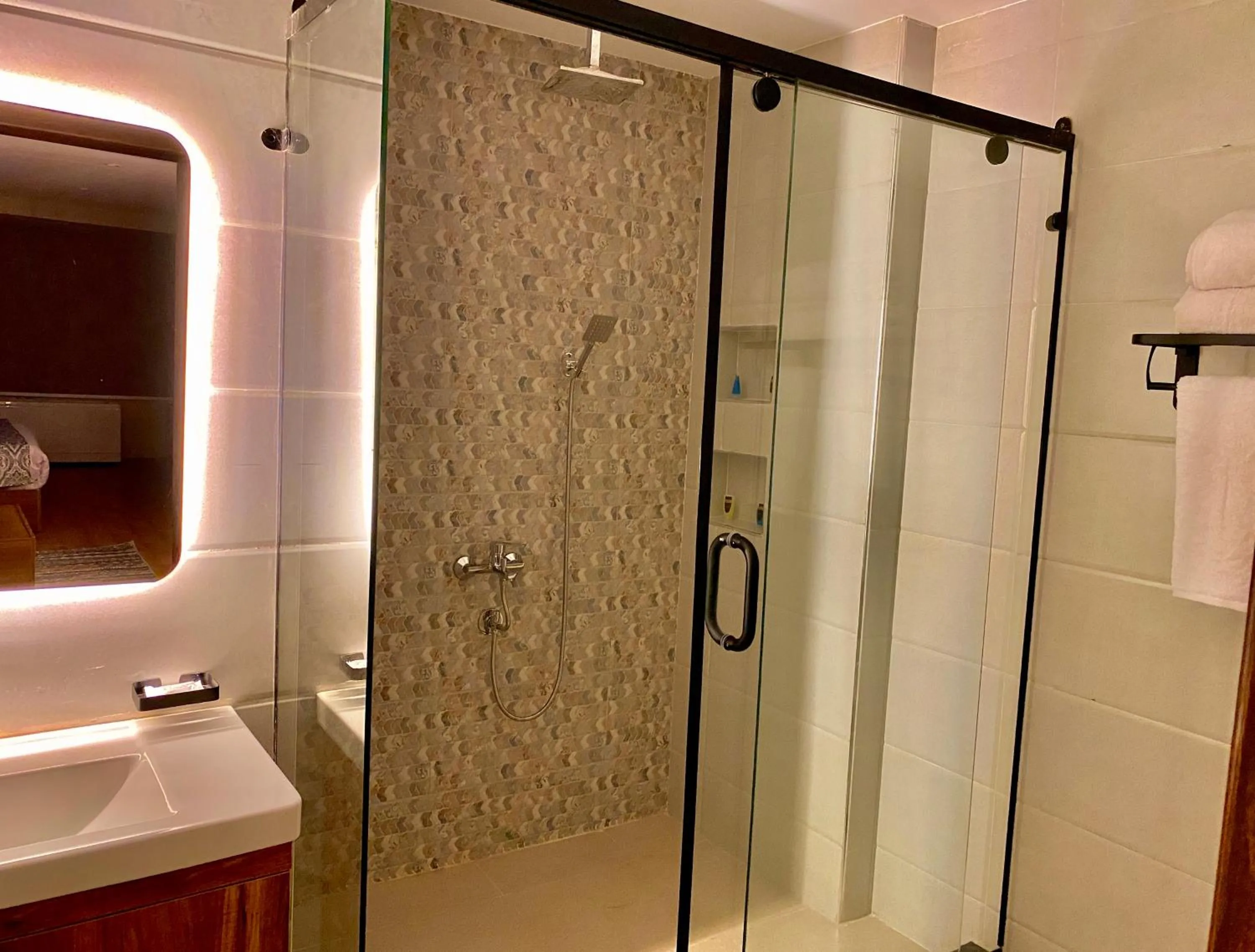 Bathroom in New Museum Guest House, Pyramids View