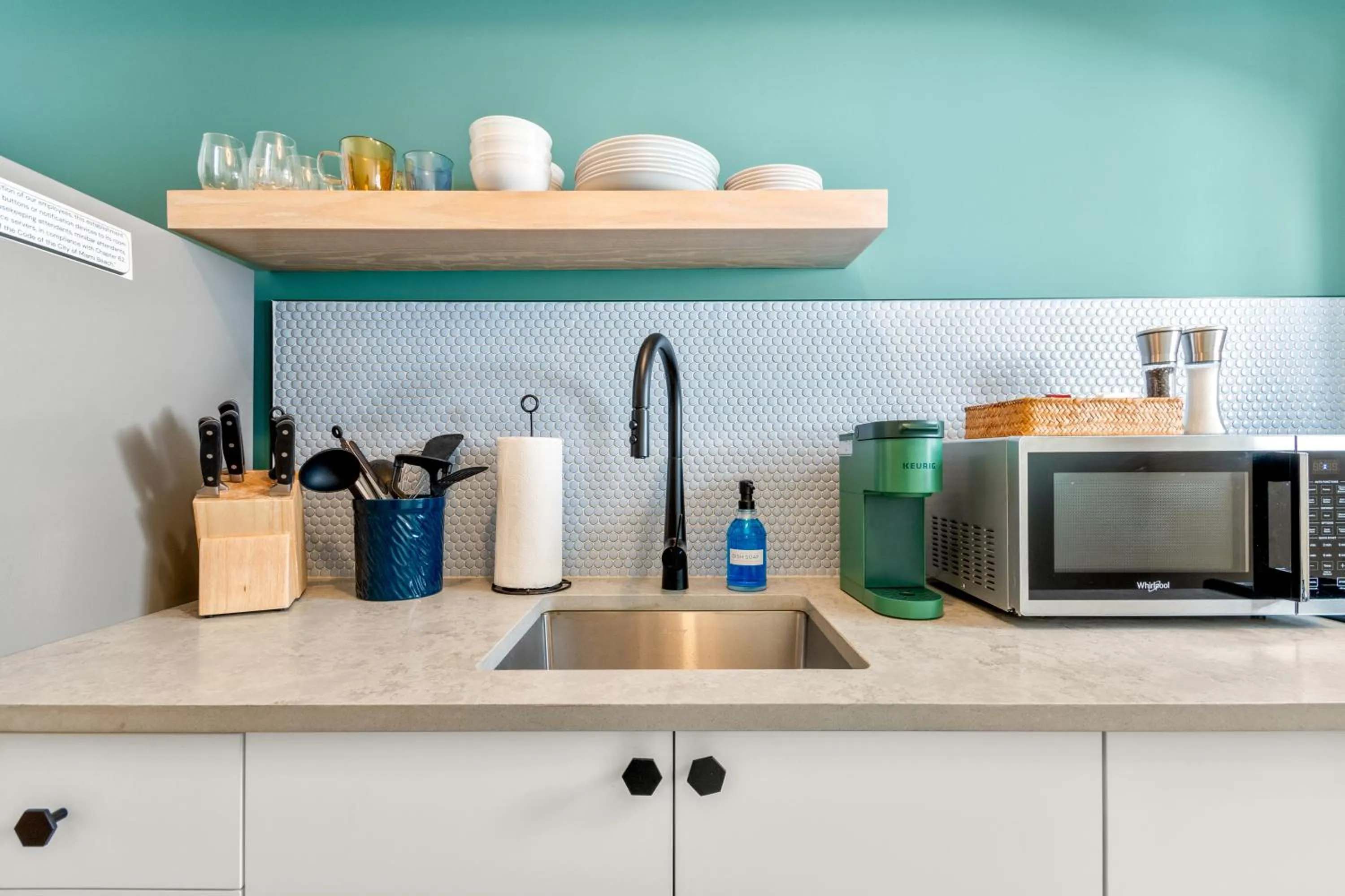 Kitchen or kitchenette in Aloha Fridays