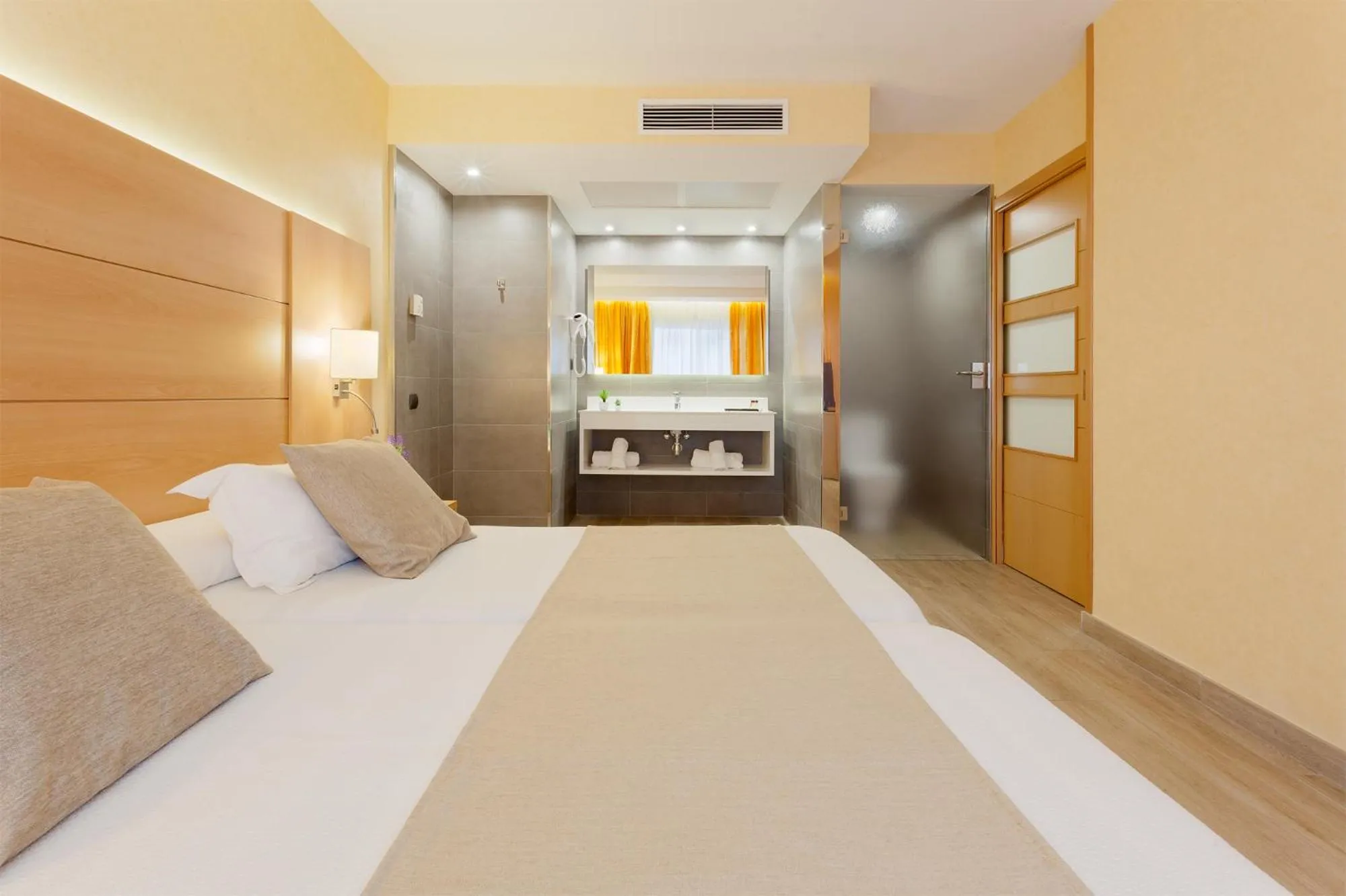 Bed in Hotel Pimar & Spa