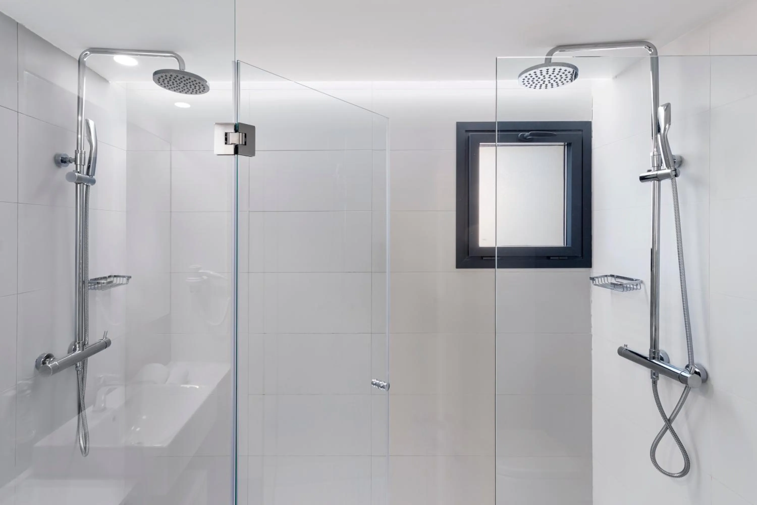 Shower in B&B HOTELS Donostia San Sebastián Aeropuerto