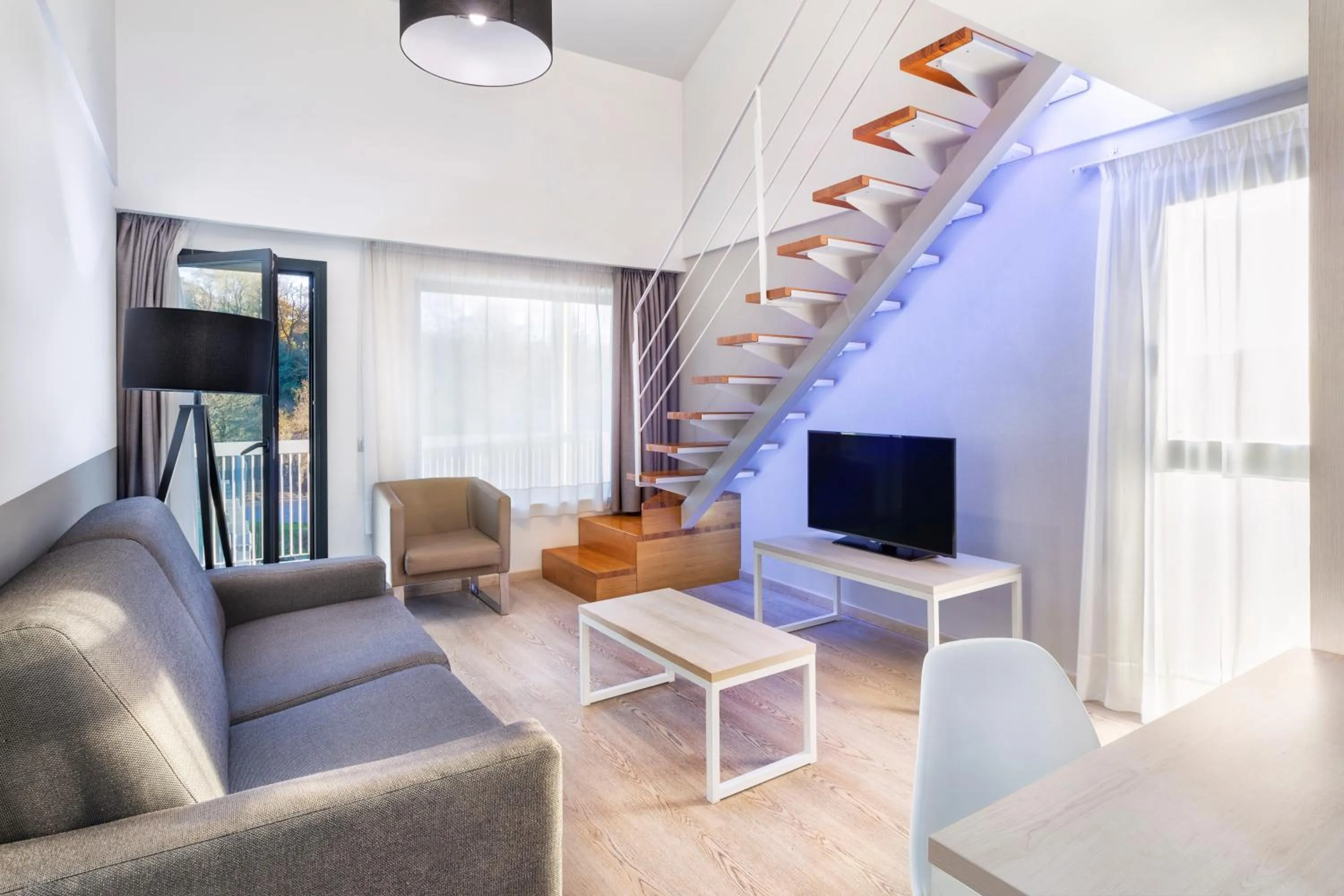 TV and multimedia in B&B HOTELS Donostia San Sebastián Aeropuerto