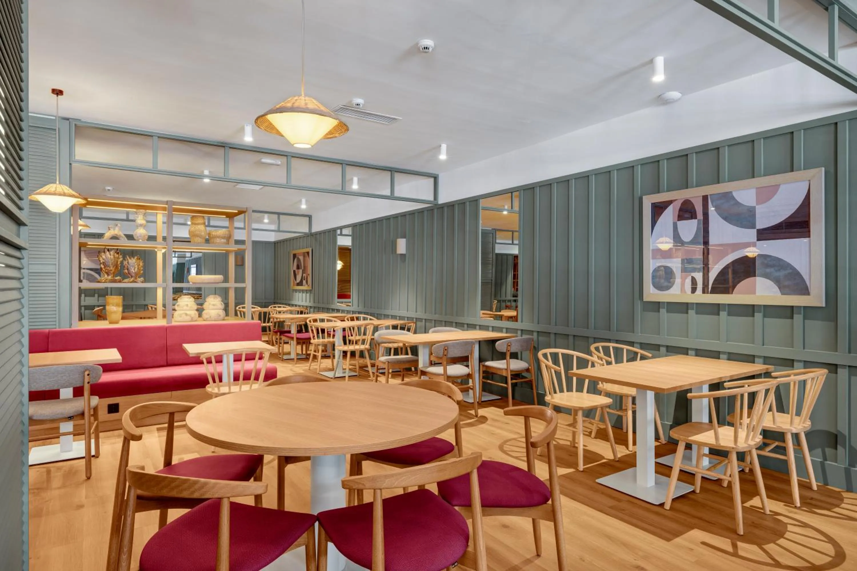 Seating area in B&B HOTELS Donostia San Sebastián Aeropuerto