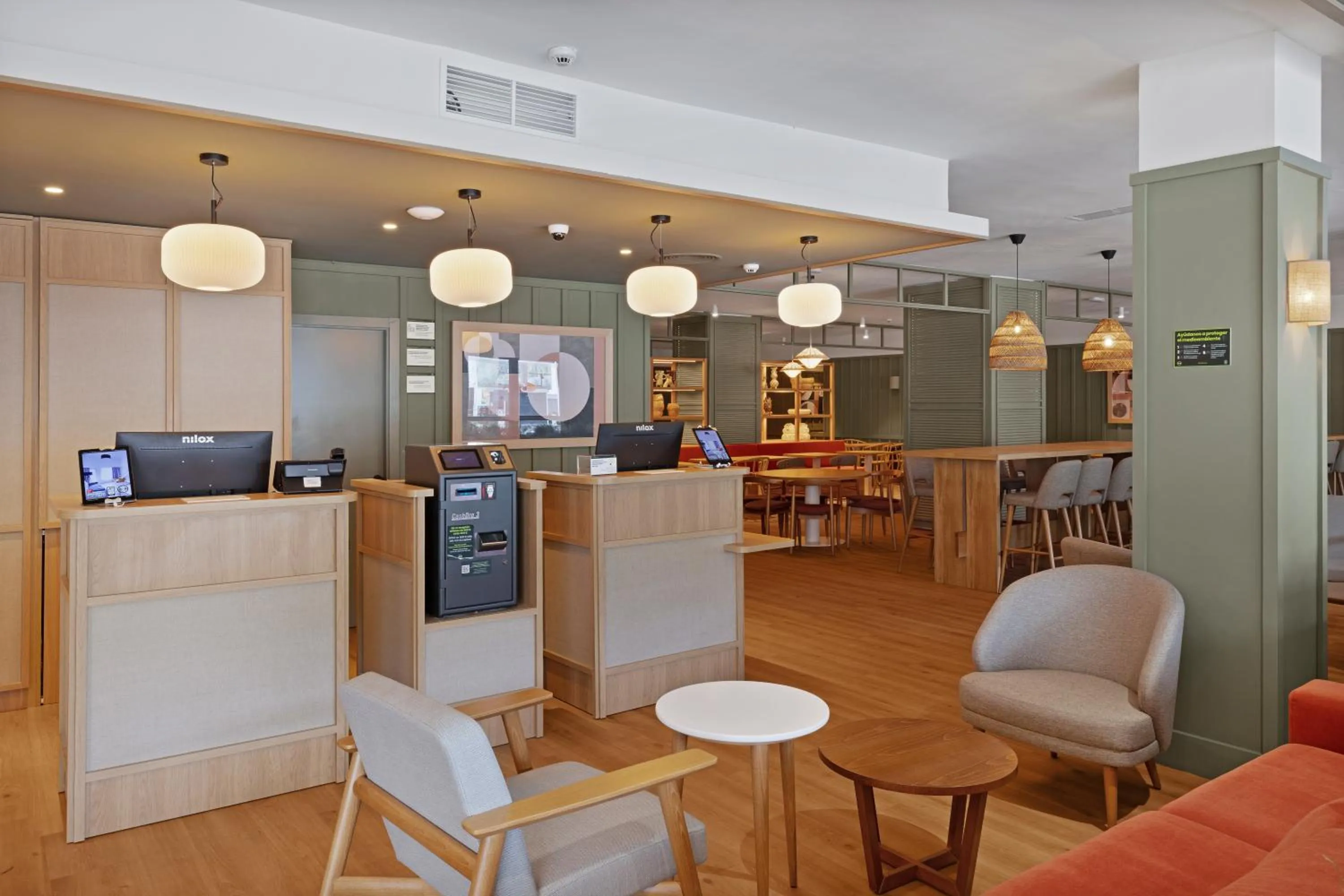 Lobby or reception in B&B HOTELS Donostia San Sebastián Aeropuerto