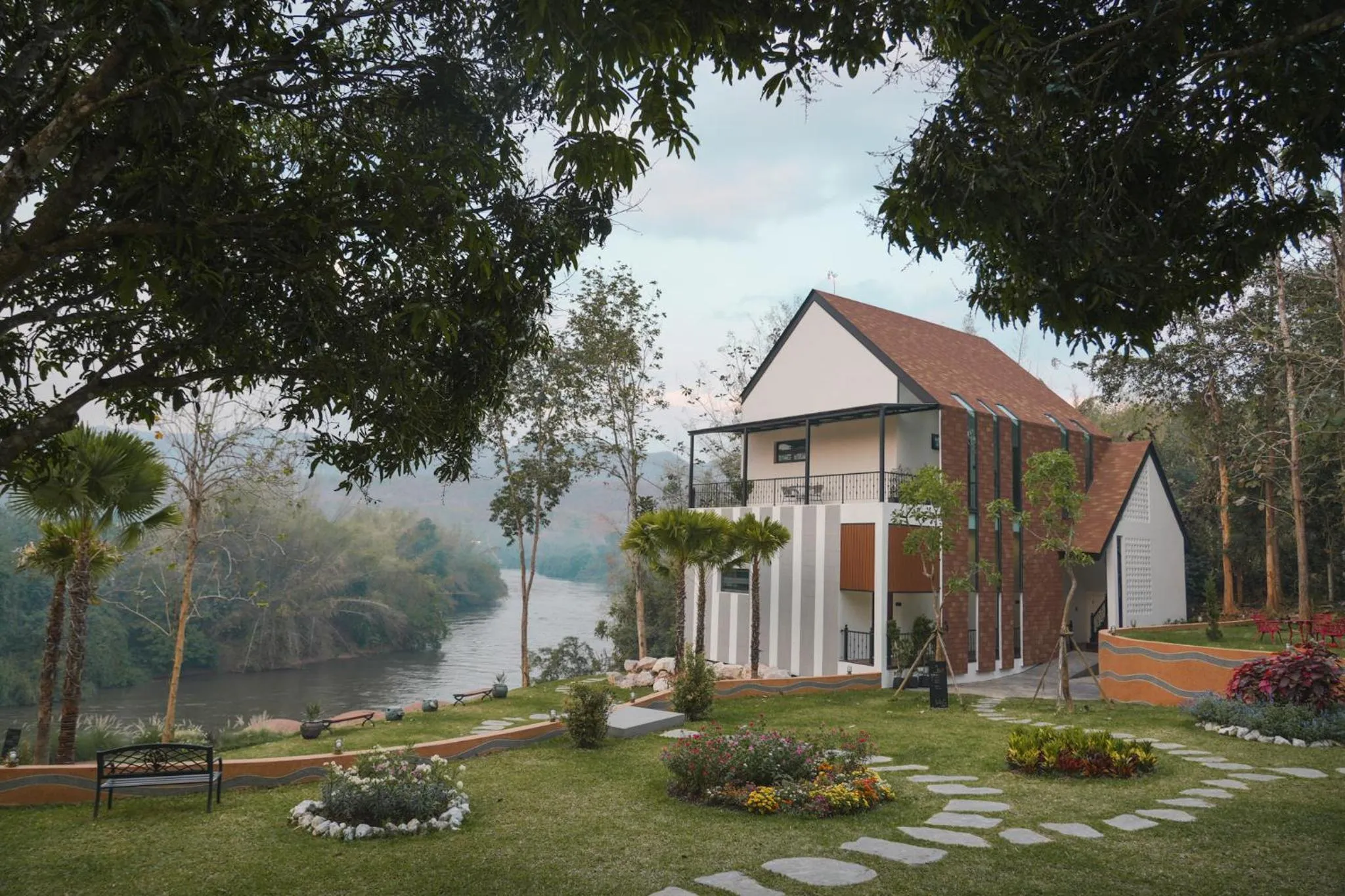 VeeVaree Riverkwai Resort