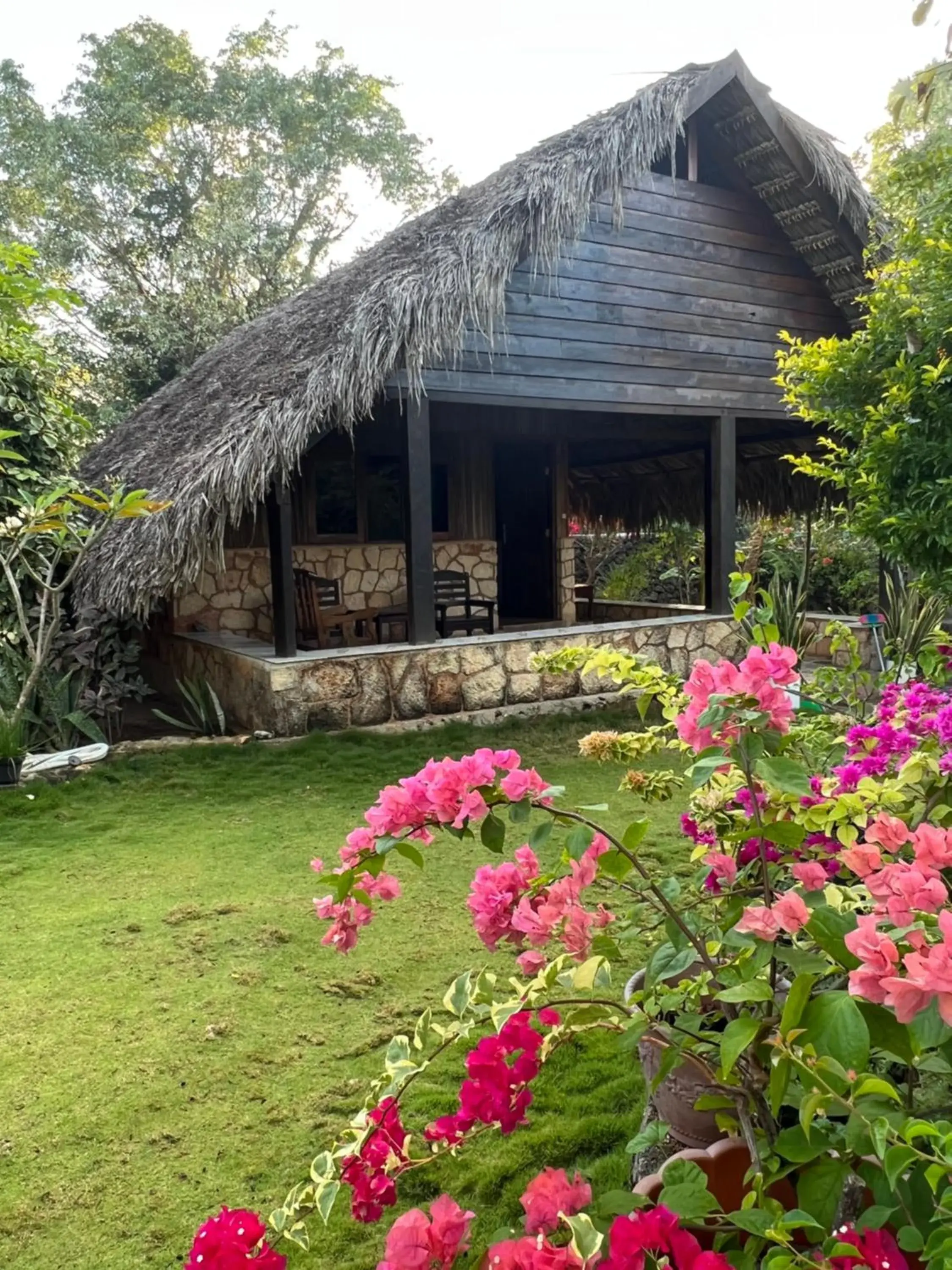 Rote Surf Resort - Lualemba Bungalows Rote Surf Resort - Lualemba Bungalows
