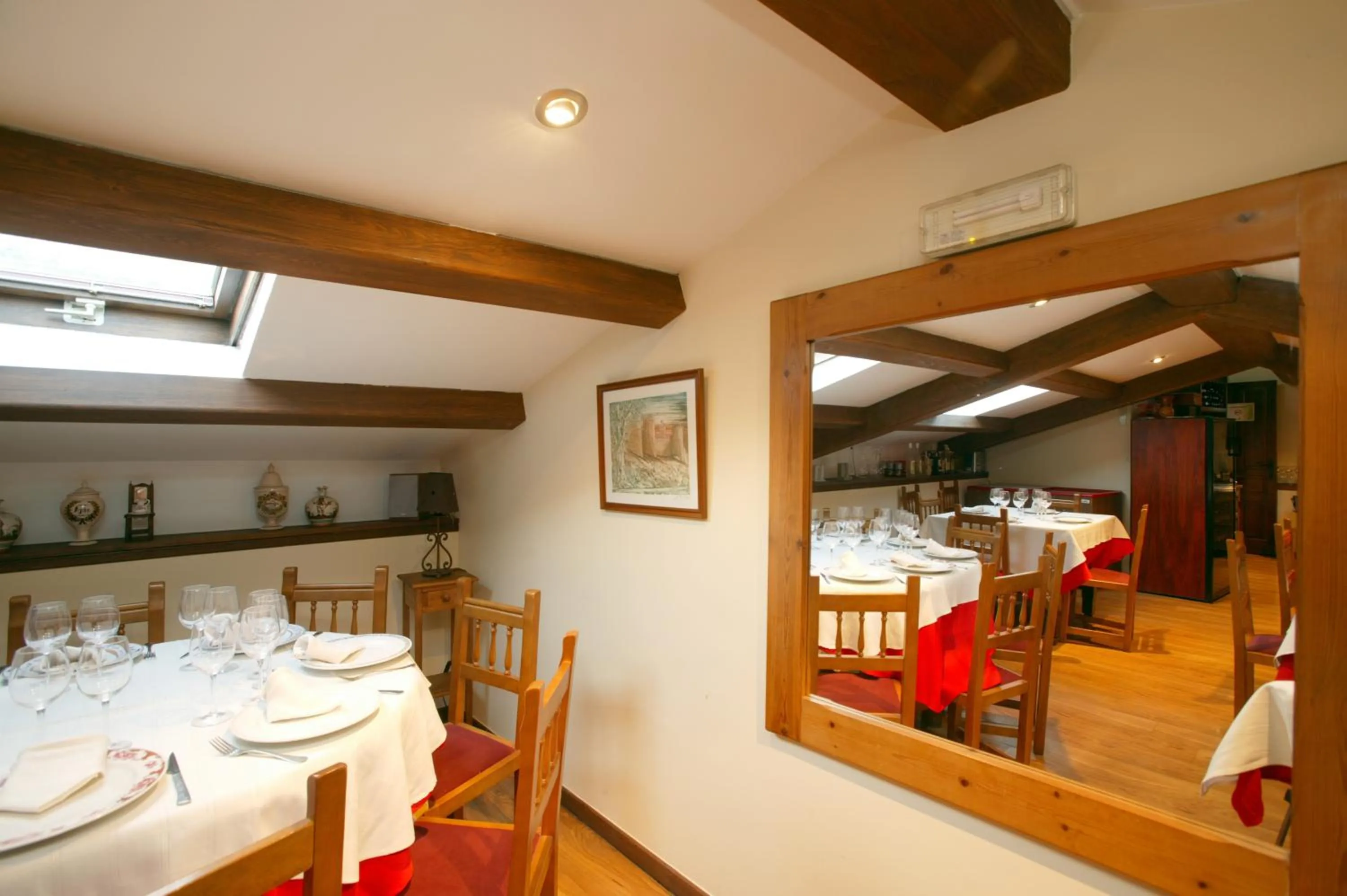 Restaurant/places to eat in Hotel Las Murallas