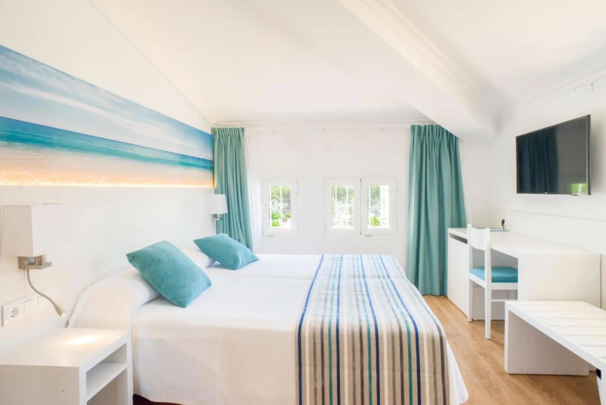 Photo of the whole room, Bed in Hotel Playas de Paguera