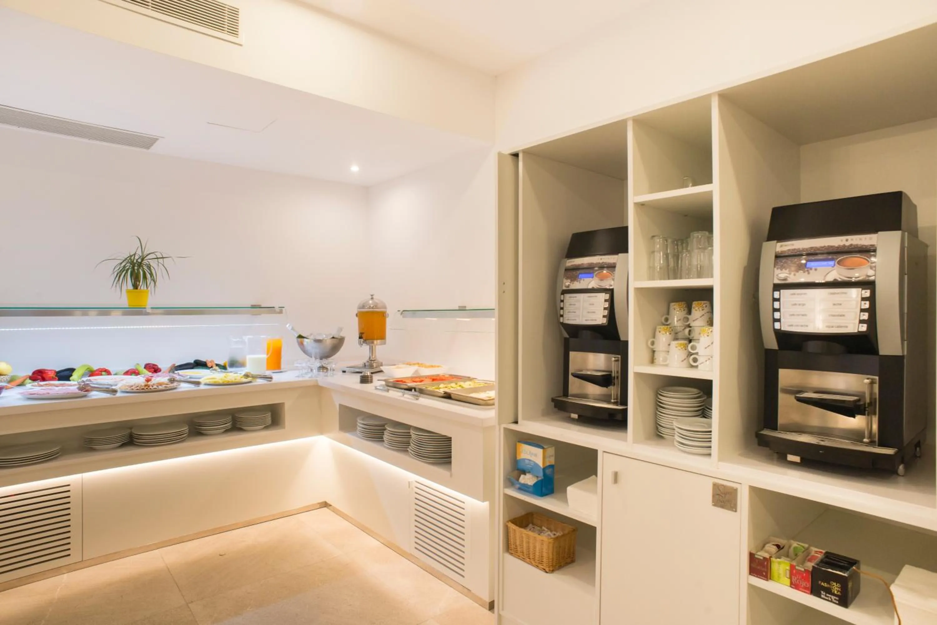 Buffet breakfast in Hotel Playas de Paguera